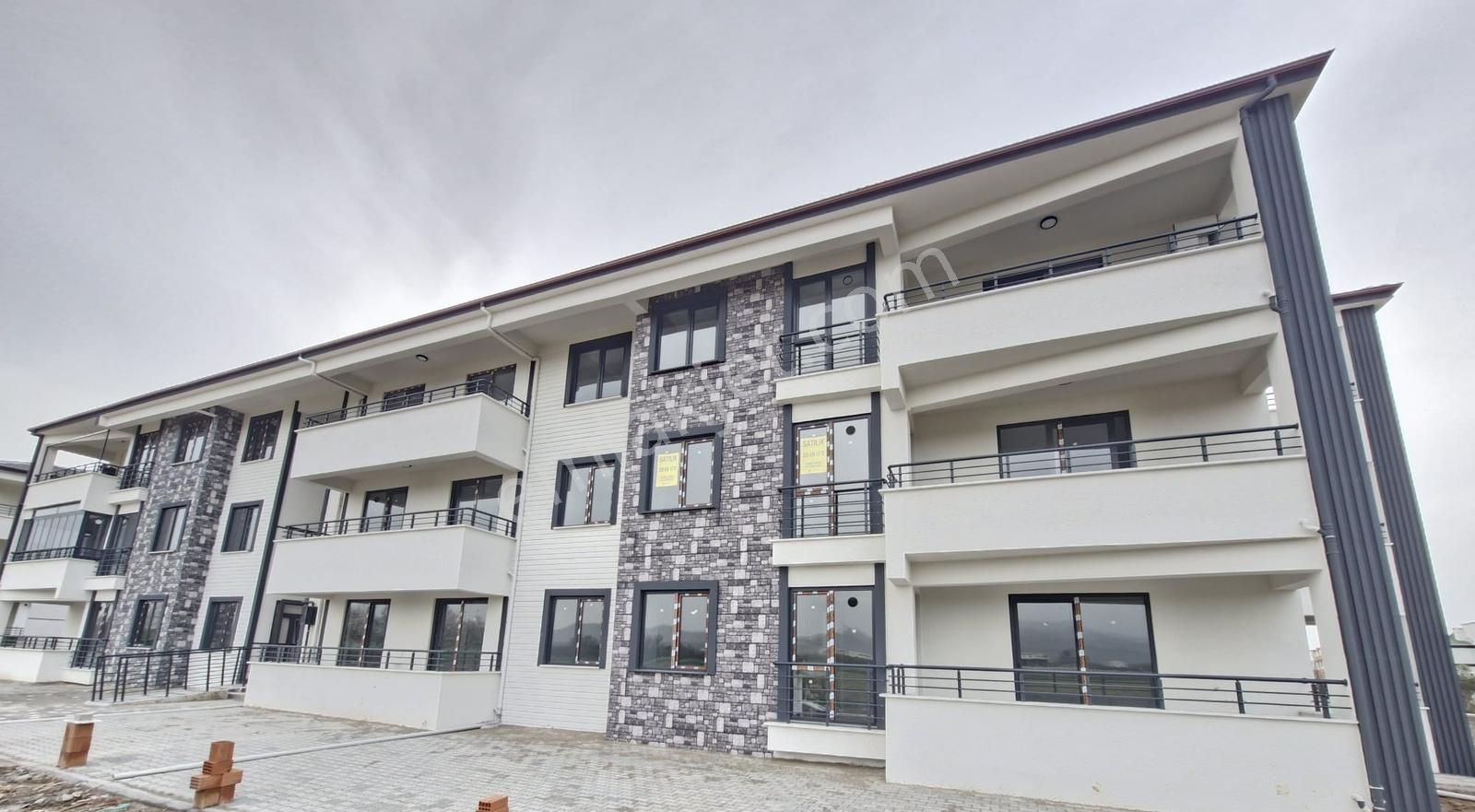 Huzur'dan Harika Konumda Satılık 2+1 Mükemmel Daire