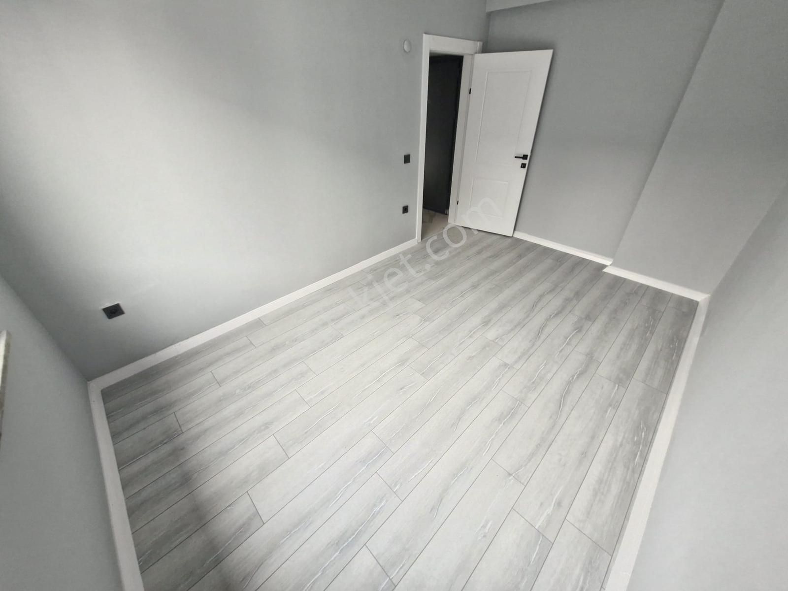 Huzur'dan Harika Konumda Satılık 2+1 Mükemmel Daire - Görsel 21