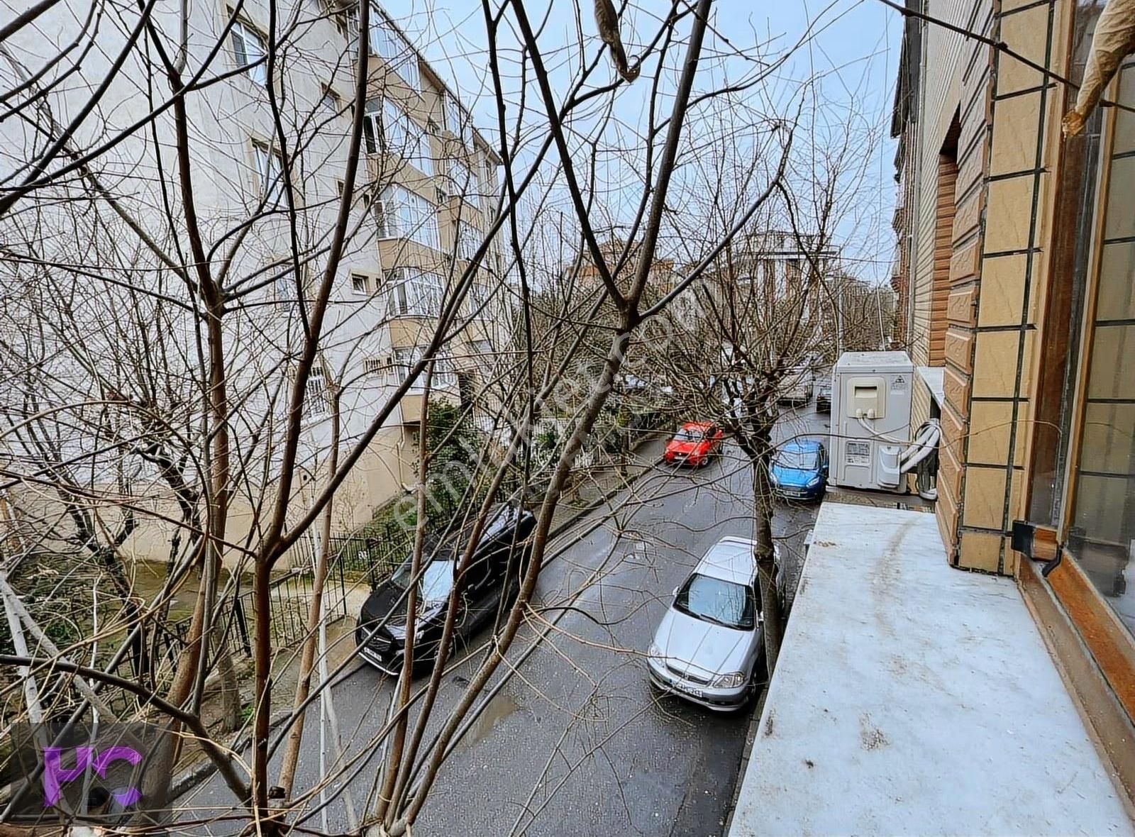 Hç Emlak'tan Cumhuriyet Mahallesi'nde 2+1 Satılık Daire