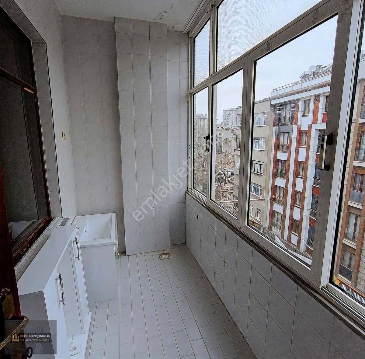 Bayrampaşa İsmetpaşa 2+1 Kat 4 Bakımlı Kombili Kapalı Balkon - Görsel 12