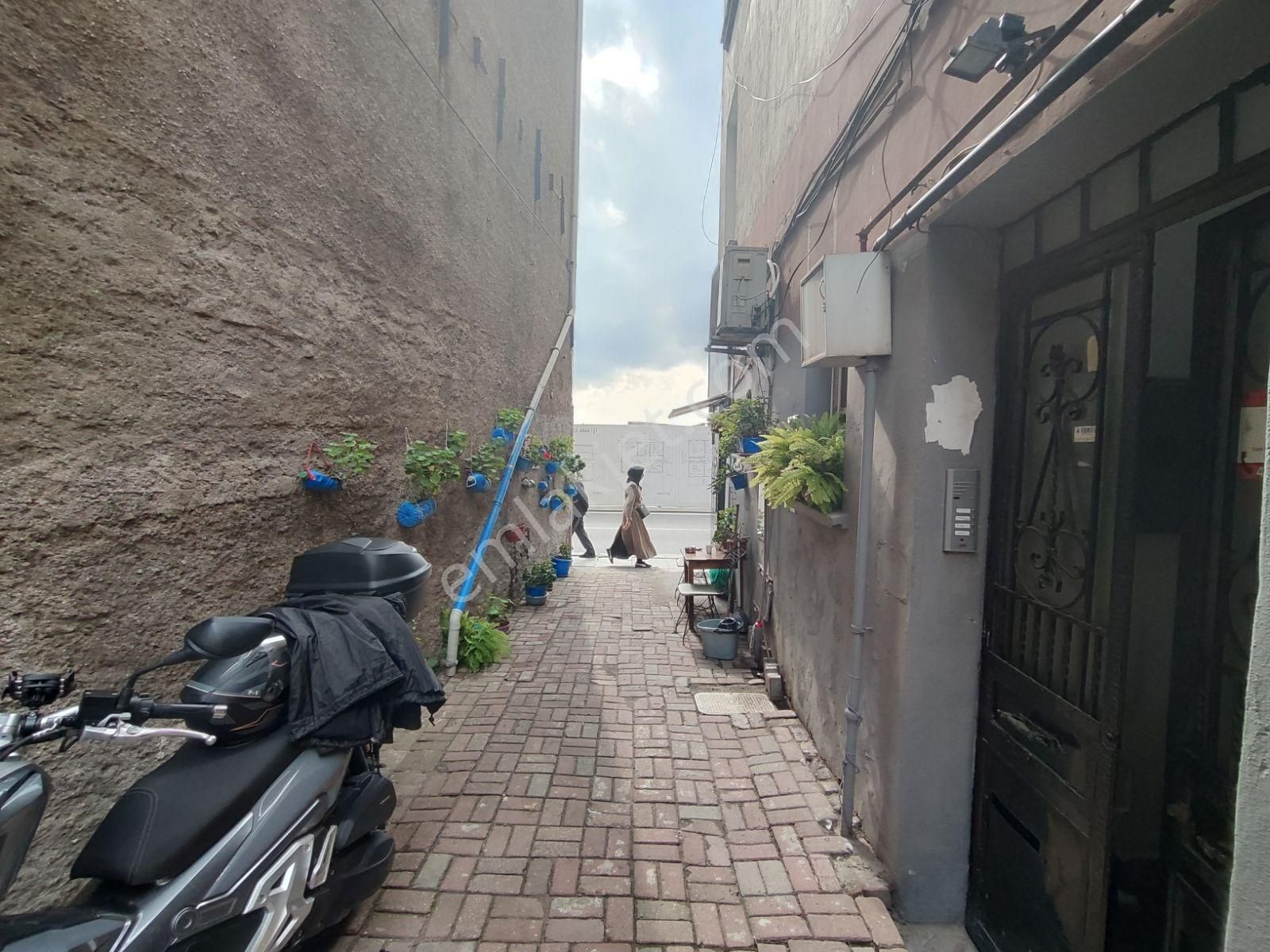 Beykoz Yalıköy'de 1+1 Ayrı Mutfaklı Cadde Üzeri Kiralık Homeofis - Görsel 13