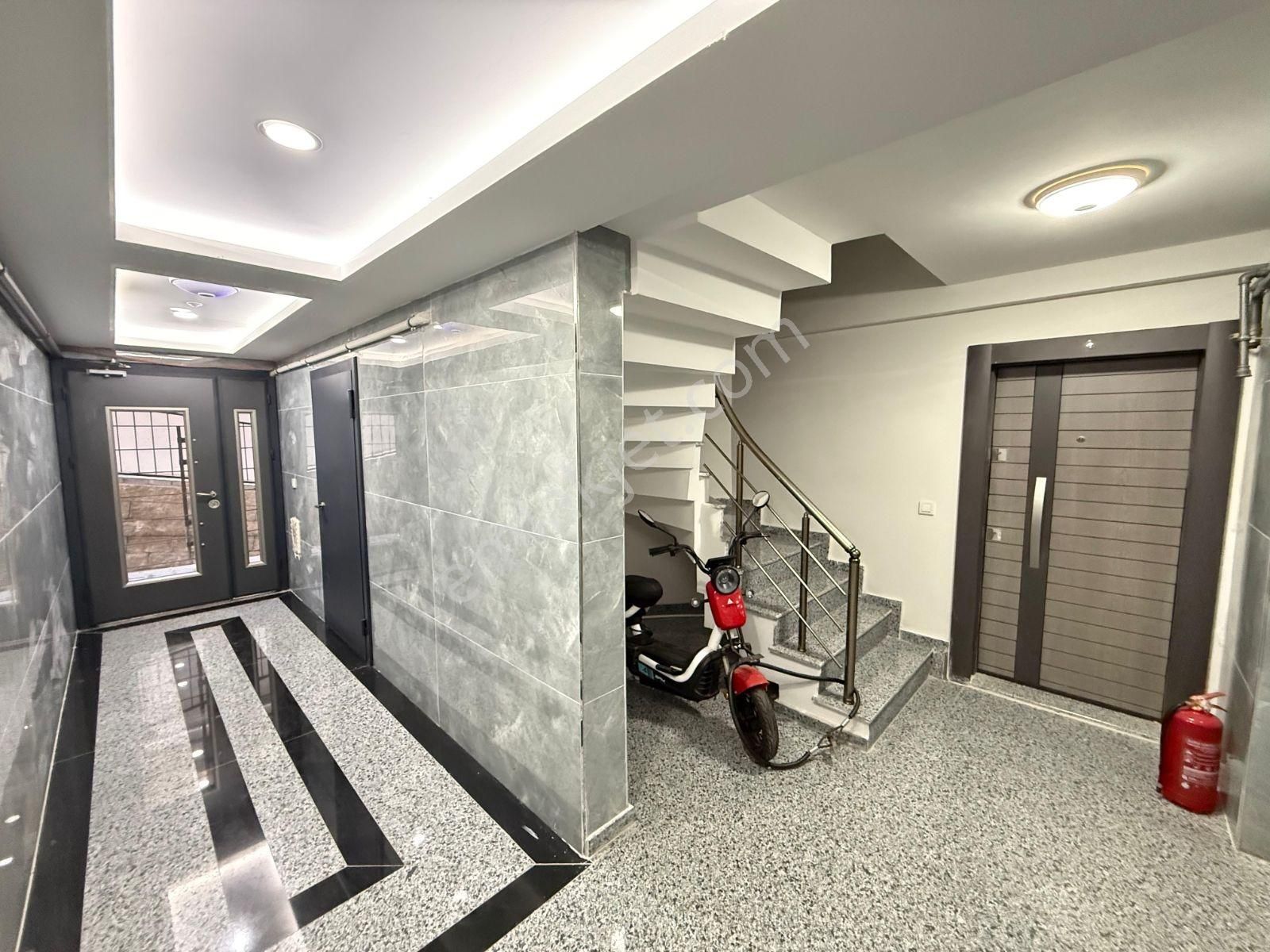 Ümraniye Çarşı İstiklal Sıfır 2+1 İskanlı Metro Yanında - Görsel 16