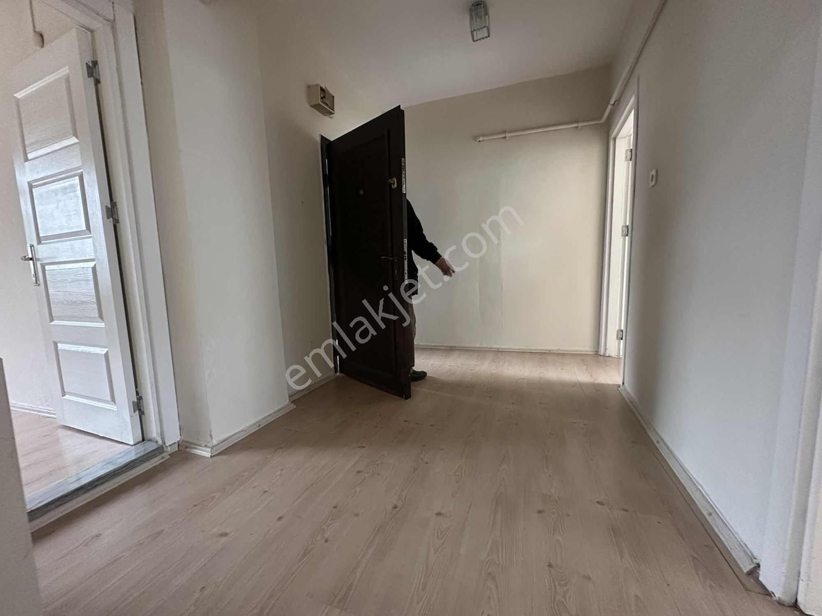 Yavuztürk'te Cadde Üzeri 1+1 Ara Kat Kullanışlı Kiralık Daire - Görsel 5