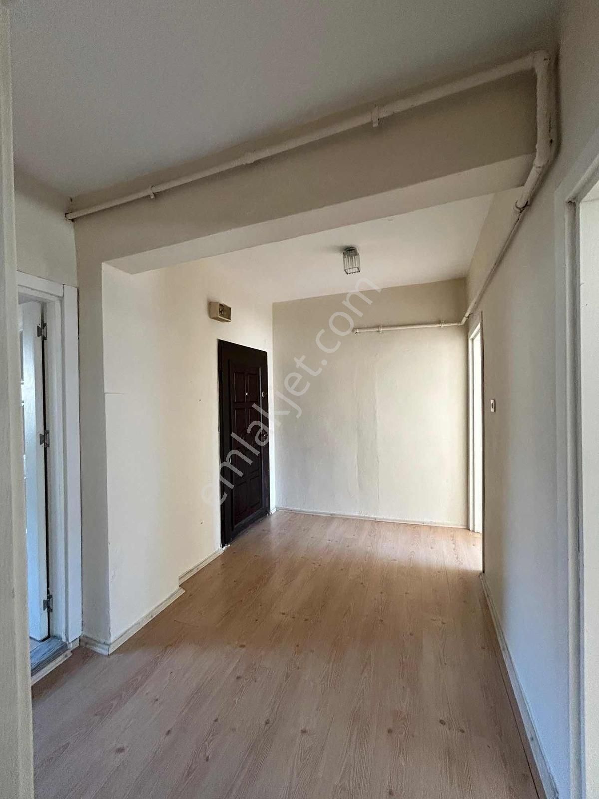 Yavuztürk'te Cadde Üzeri 1+1 Ara Kat Kullanışlı Kiralık Daire - Görsel 24