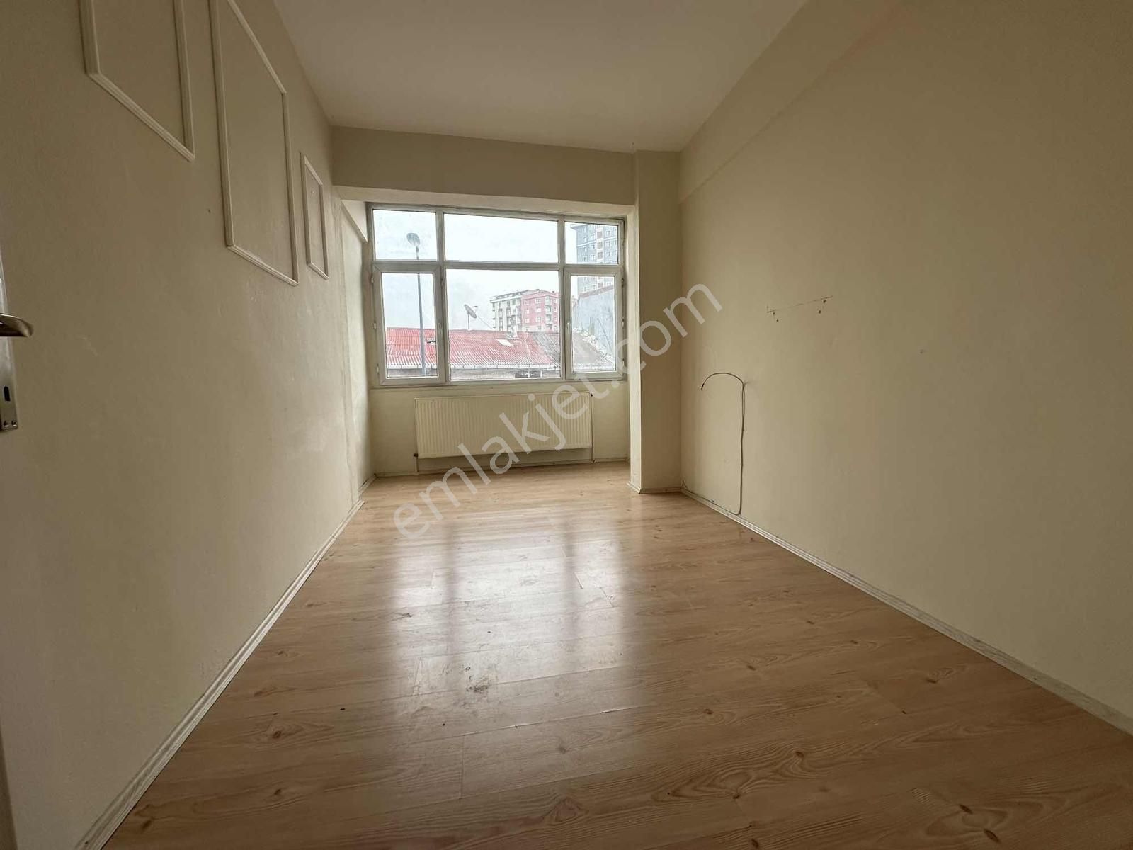 Yavuztürk'te Cadde Üzeri 1+1 Ara Kat Kullanışlı Kiralık Daire - Görsel 3