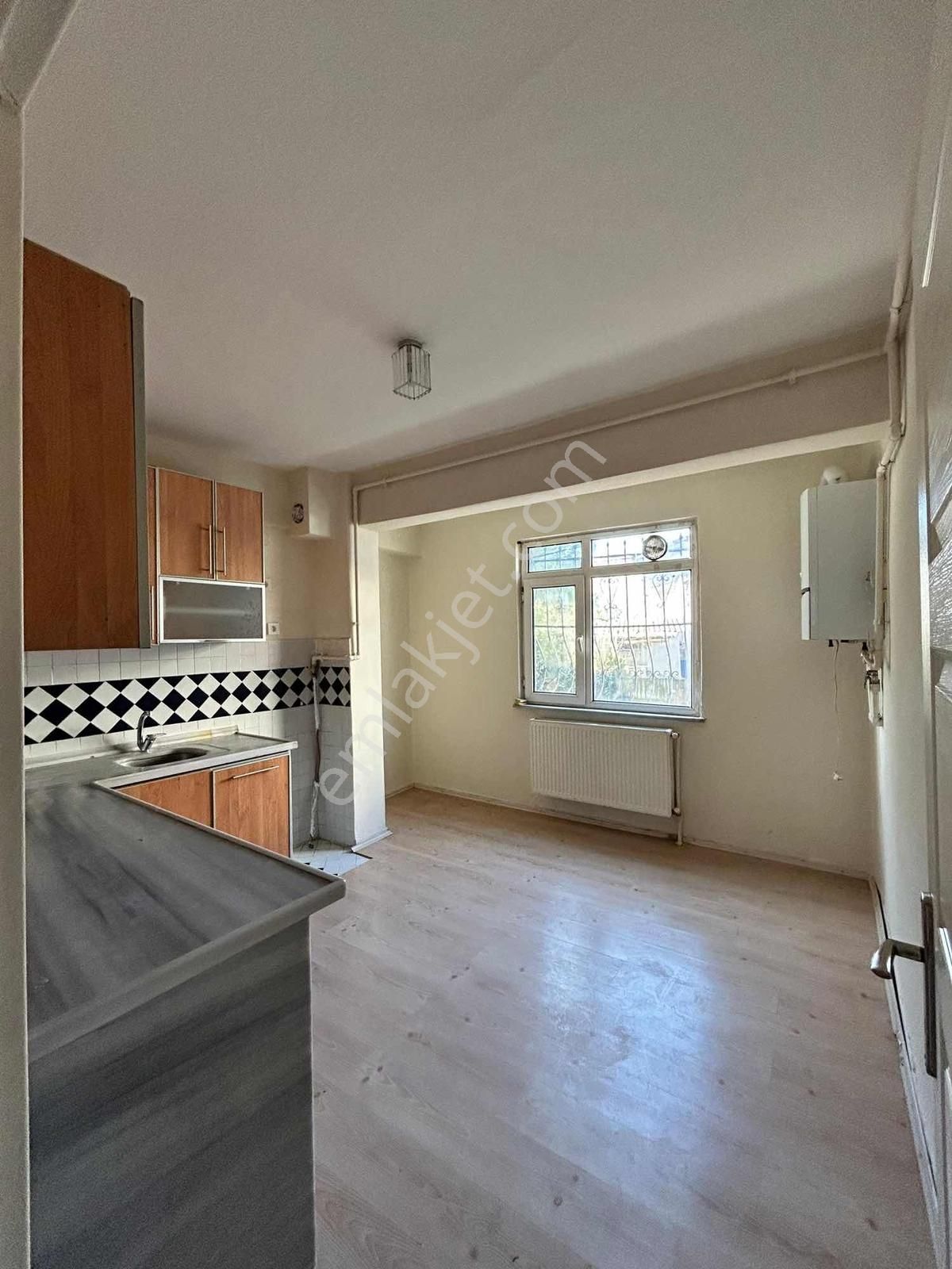 Yavuztürk'te Cadde Üzeri 1+1 Ara Kat Kullanışlı Kiralık Daire - Görsel 23