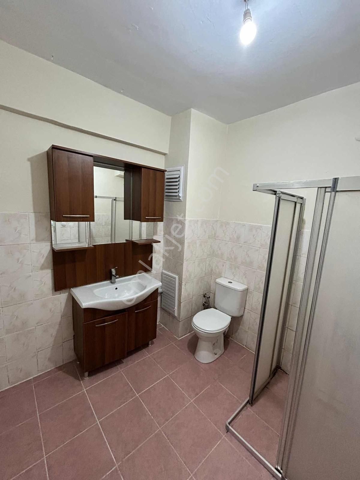 Yavuztürk'te Cadde Üzeri 1+1 Ara Kat Kullanışlı Kiralık Daire - Görsel 19