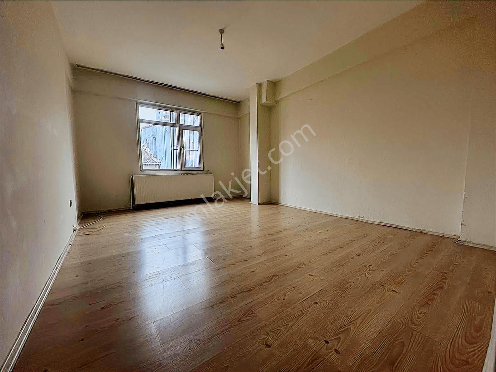 Yavuztürk'te Cadde Üzeri 1+1 Ara Kat Kullanışlı Kiralık Daire - Görsel 15