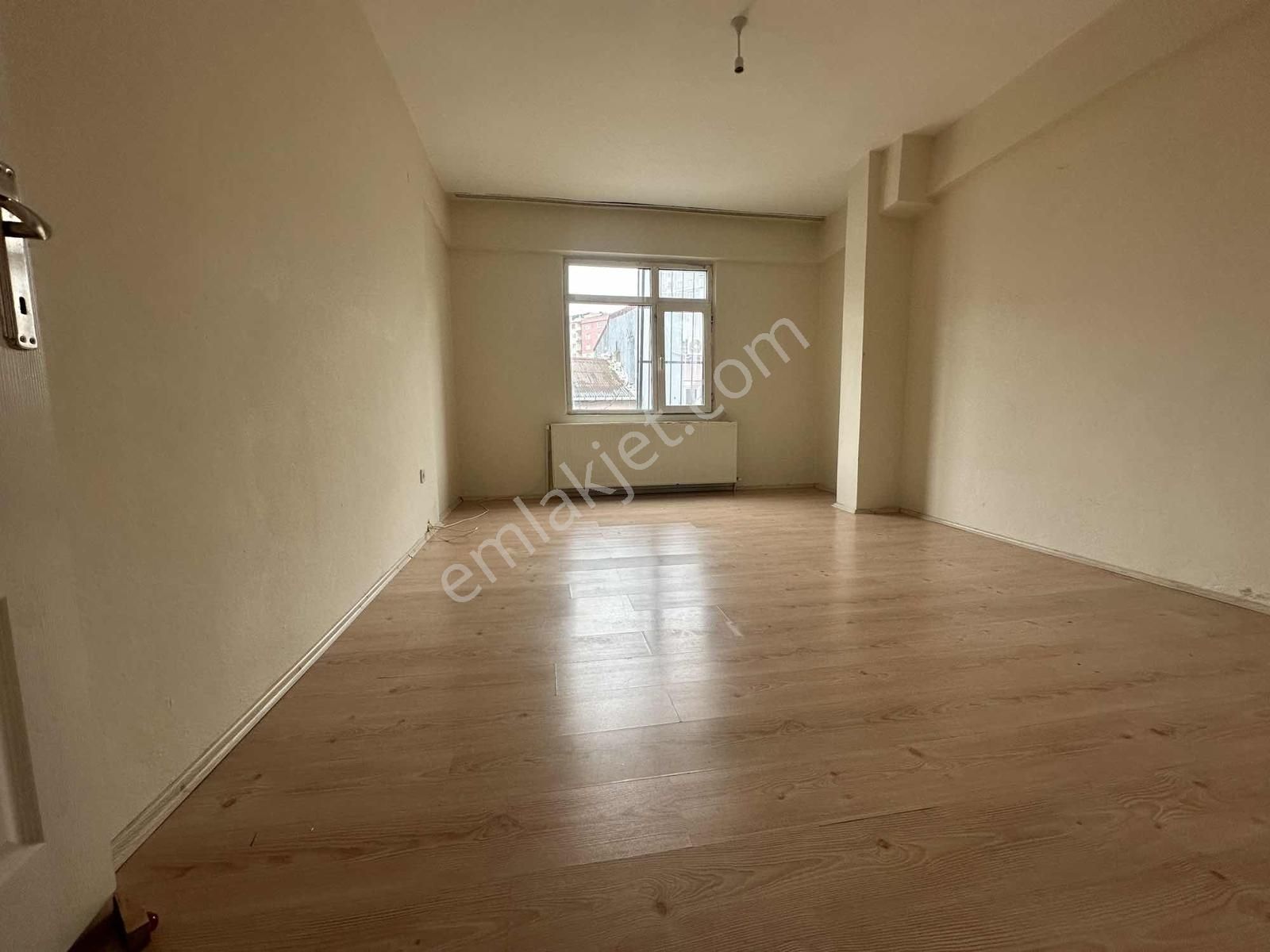 Yavuztürk'te Cadde Üzeri 1+1 Ara Kat Kullanışlı Kiralık Daire - Görsel 6