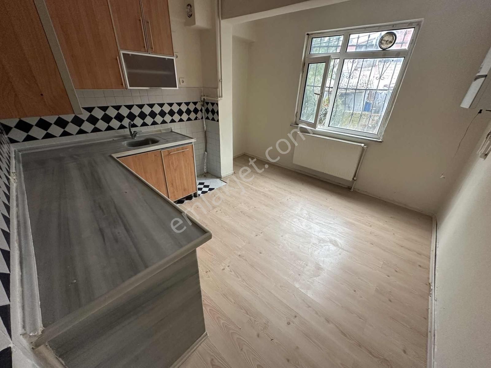 Yavuztürk'te Cadde Üzeri 1+1 Ara Kat Kullanışlı Kiralık Daire - Görsel 4