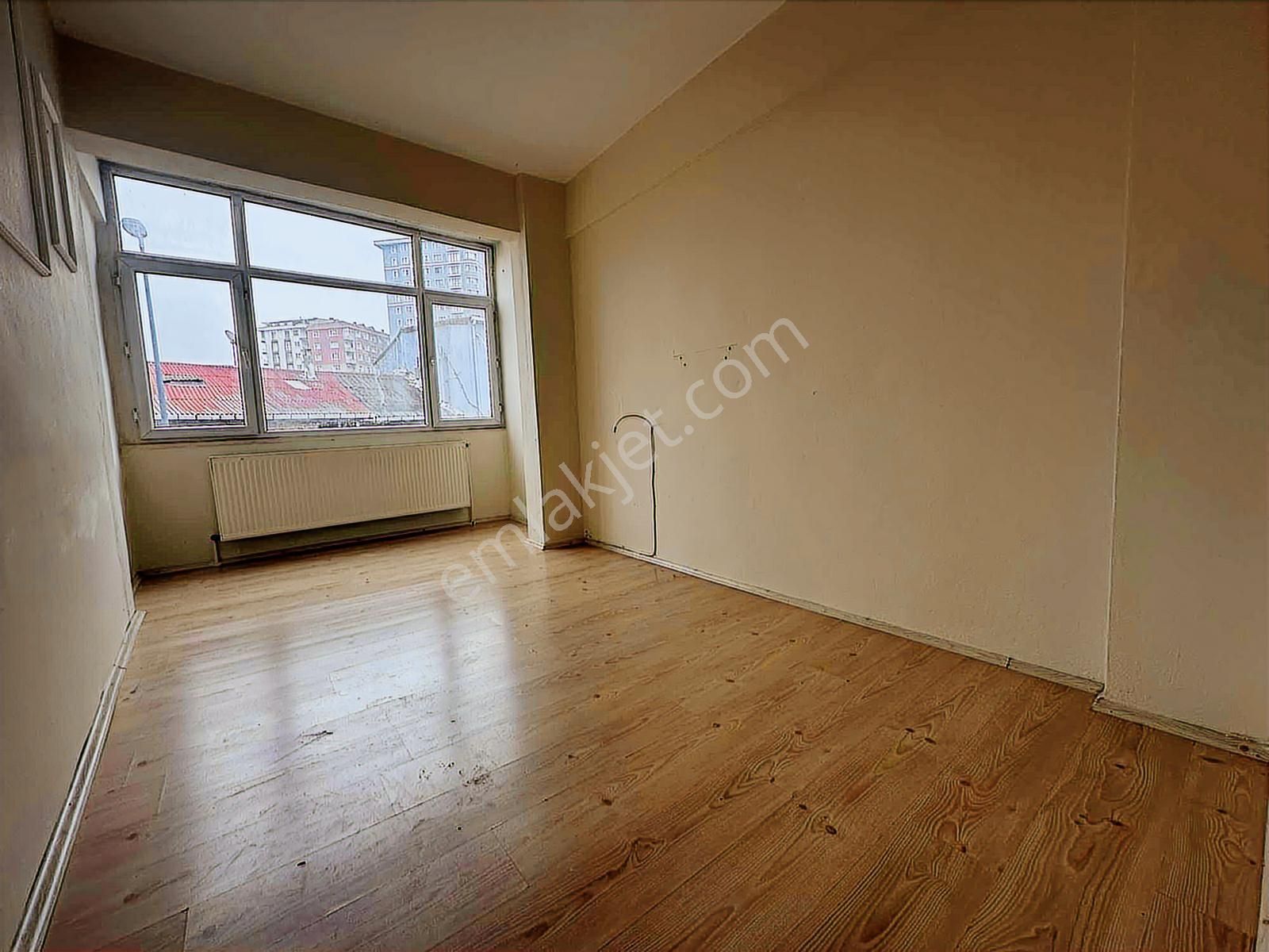 Yavuztürk'te Cadde Üzeri 1+1 Ara Kat Kullanışlı Kiralık Daire - Görsel 17