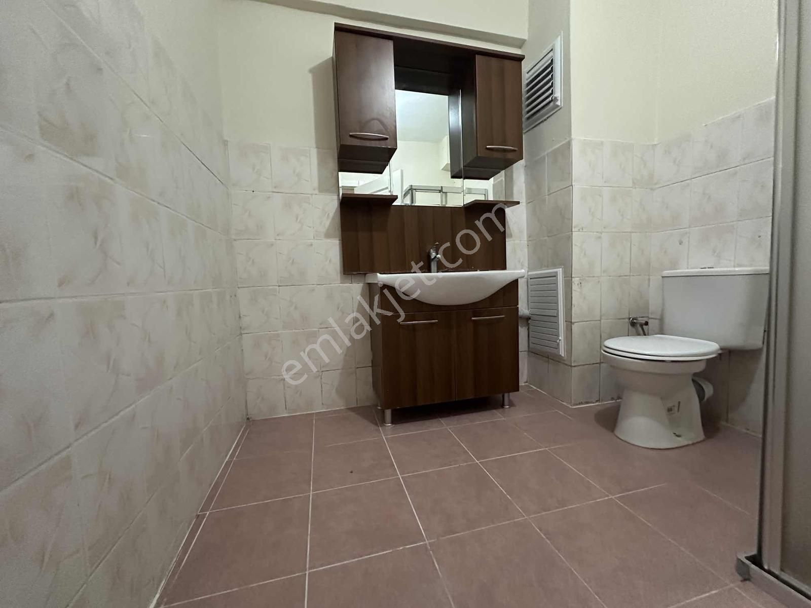 Yavuztürk'te Cadde Üzeri 1+1 Ara Kat Kullanışlı Kiralık Daire - Görsel 18