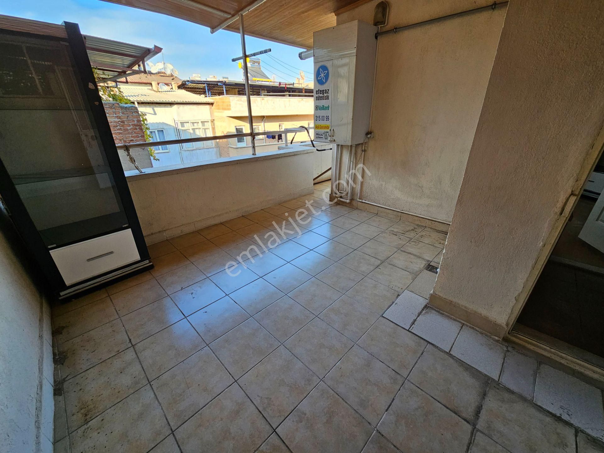 Göçmen Gayrimenkul'den Çarşı Merkezde Doğalgazlı Kiralık Daire - Görsel 14