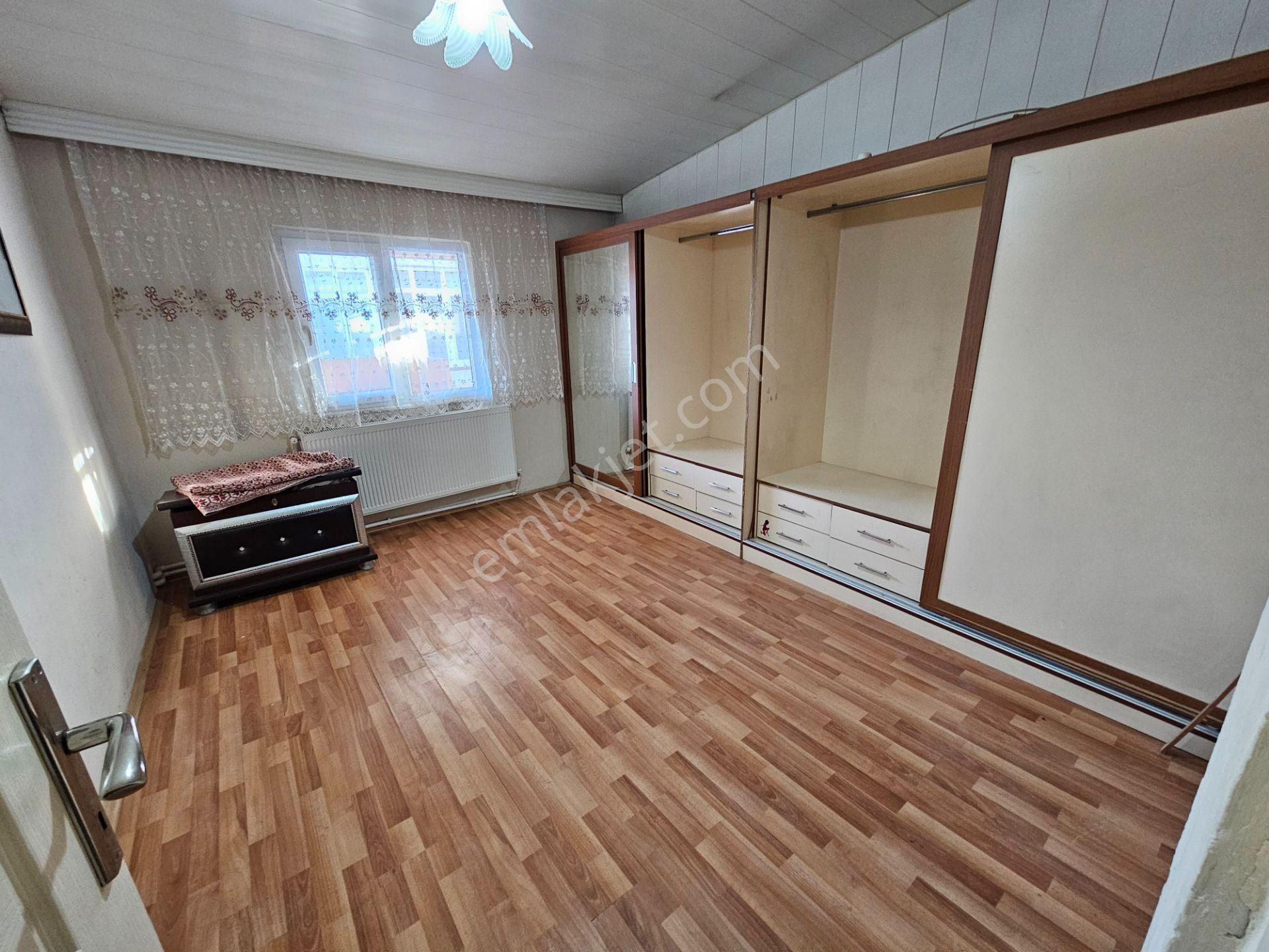 Göçmen Gayrimenkul'den Çarşı Merkezde Doğalgazlı Kiralık Daire - Görsel 9