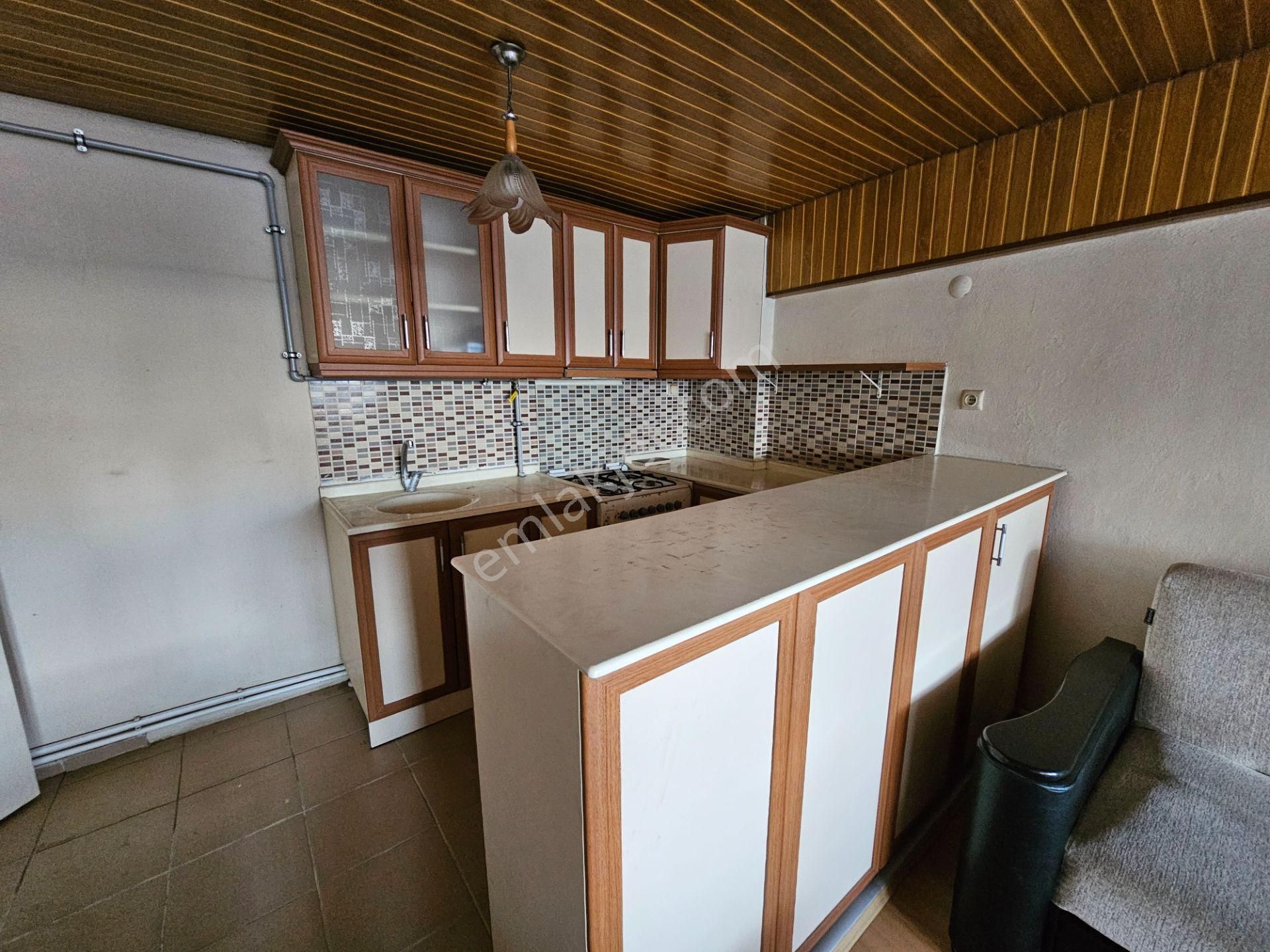 Göçmen Gayrimenkul'den Çarşı Merkezde Doğalgazlı Kiralık Daire - Görsel 7