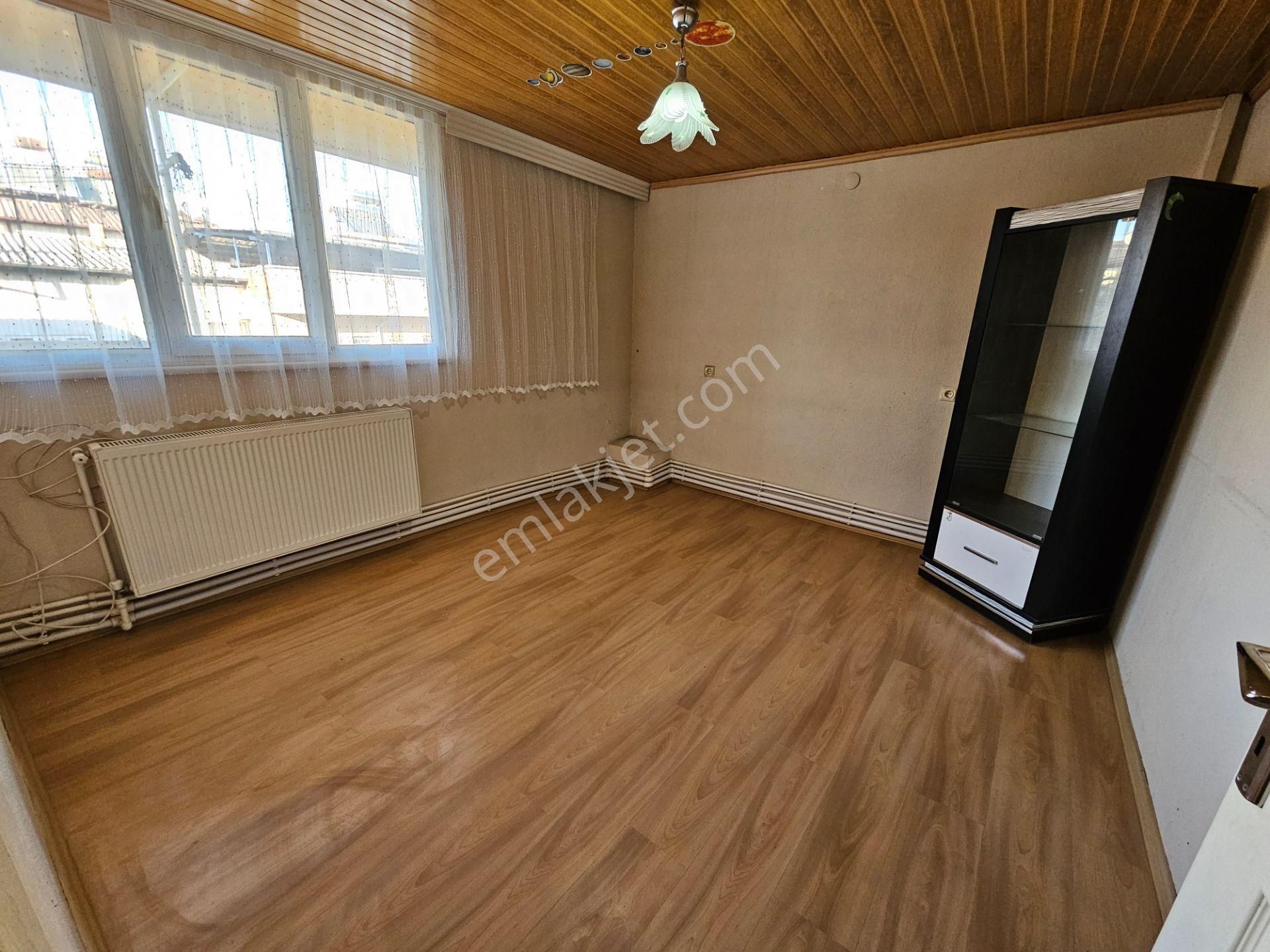 Göçmen Gayrimenkul'den Çarşı Merkezde Doğalgazlı Kiralık Daire - Görsel 16