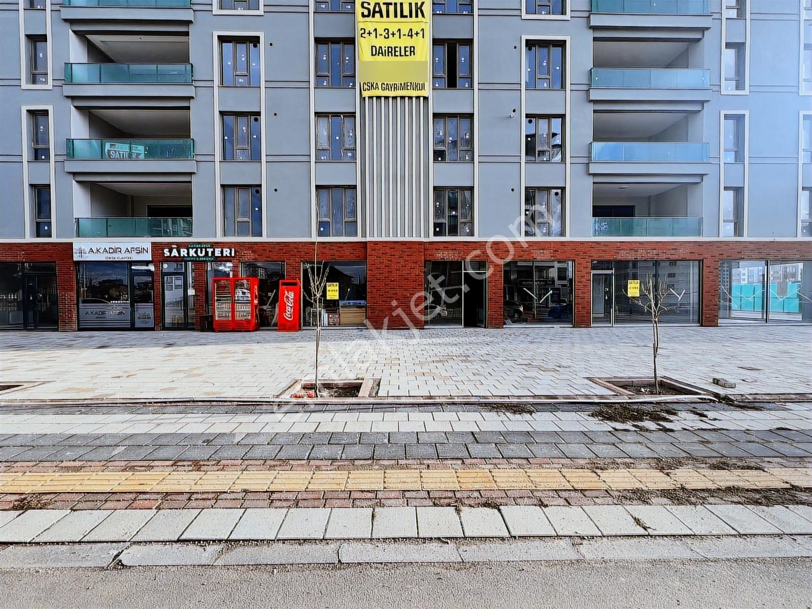 Cska Gayrimenkul'den Karakavakta 90 M² Satılık Dükkan