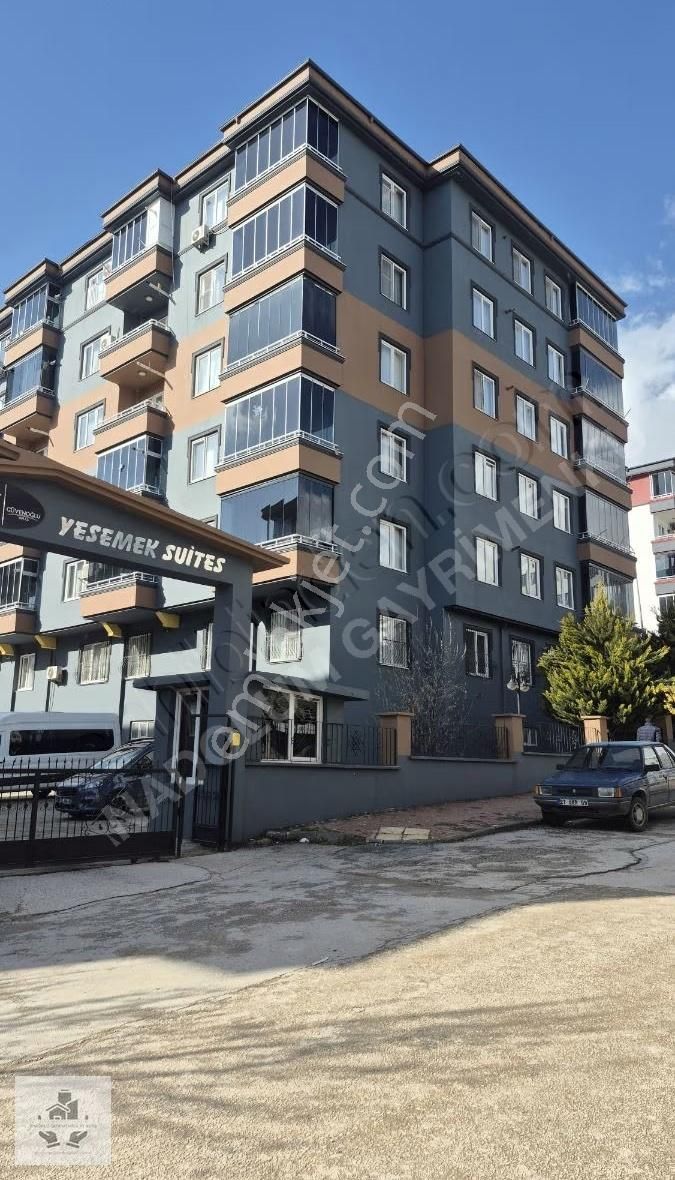 Abdülhamithanda Satlık Bakımlı Arakat Daire - Görsel 3