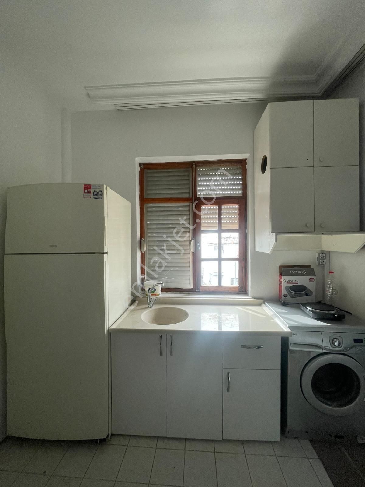 Ulusoy Caddesinde Katta Eşyalı Kiralık 1+0 - Görsel 4