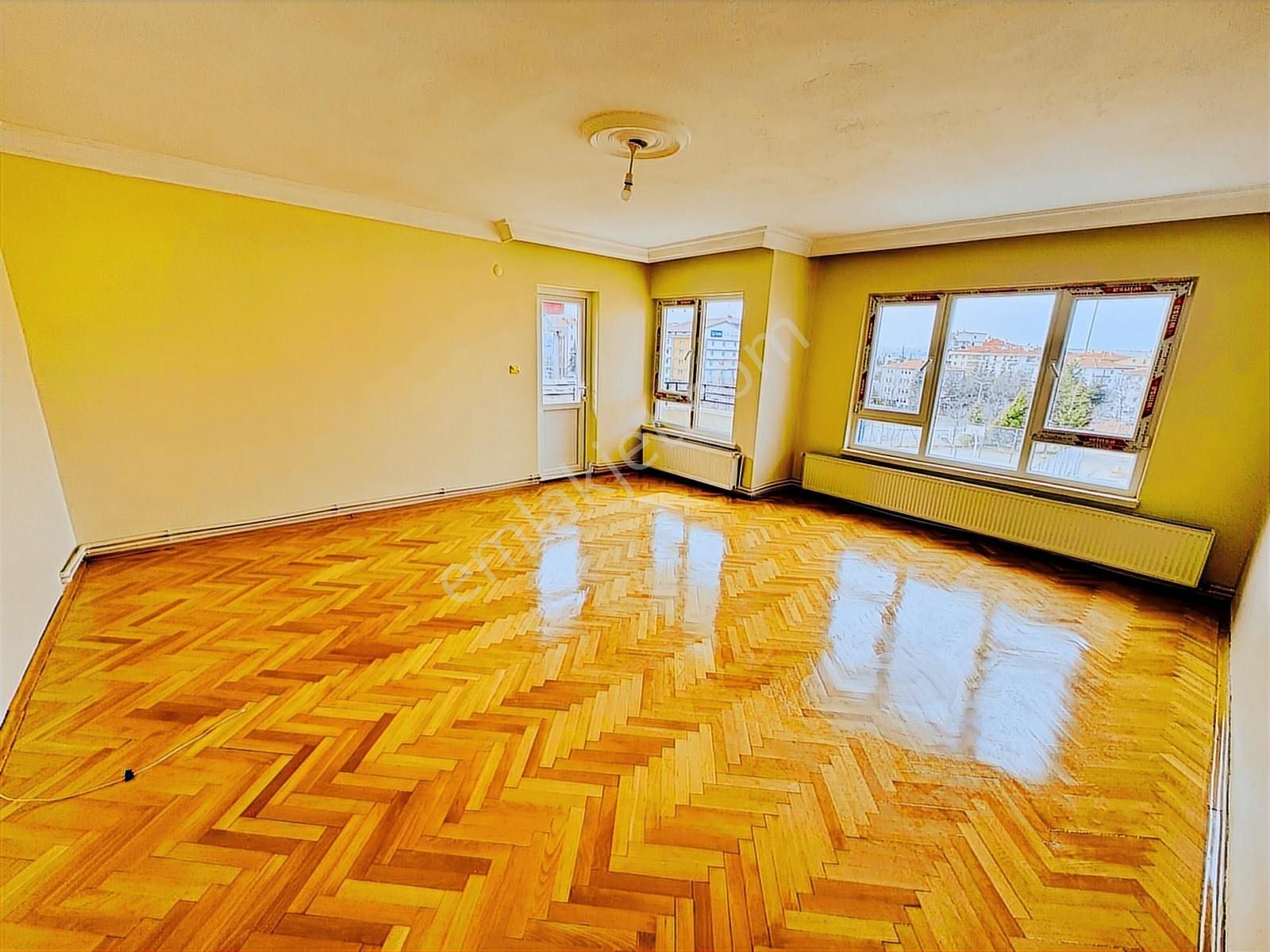 Gölbaşı Bahçelievler Güzel Konum Kiralık 3+1 Son Kat Daire - Görsel 2