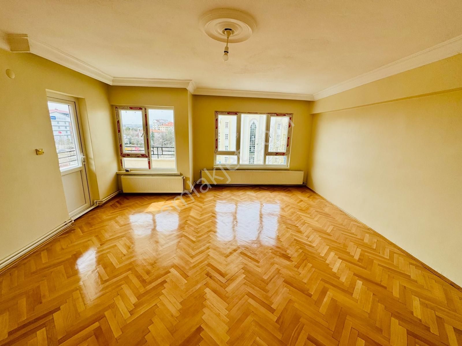 Gölbaşı Bahçelievler Güzel Konum Kiralık 3+1 Son Kat Daire