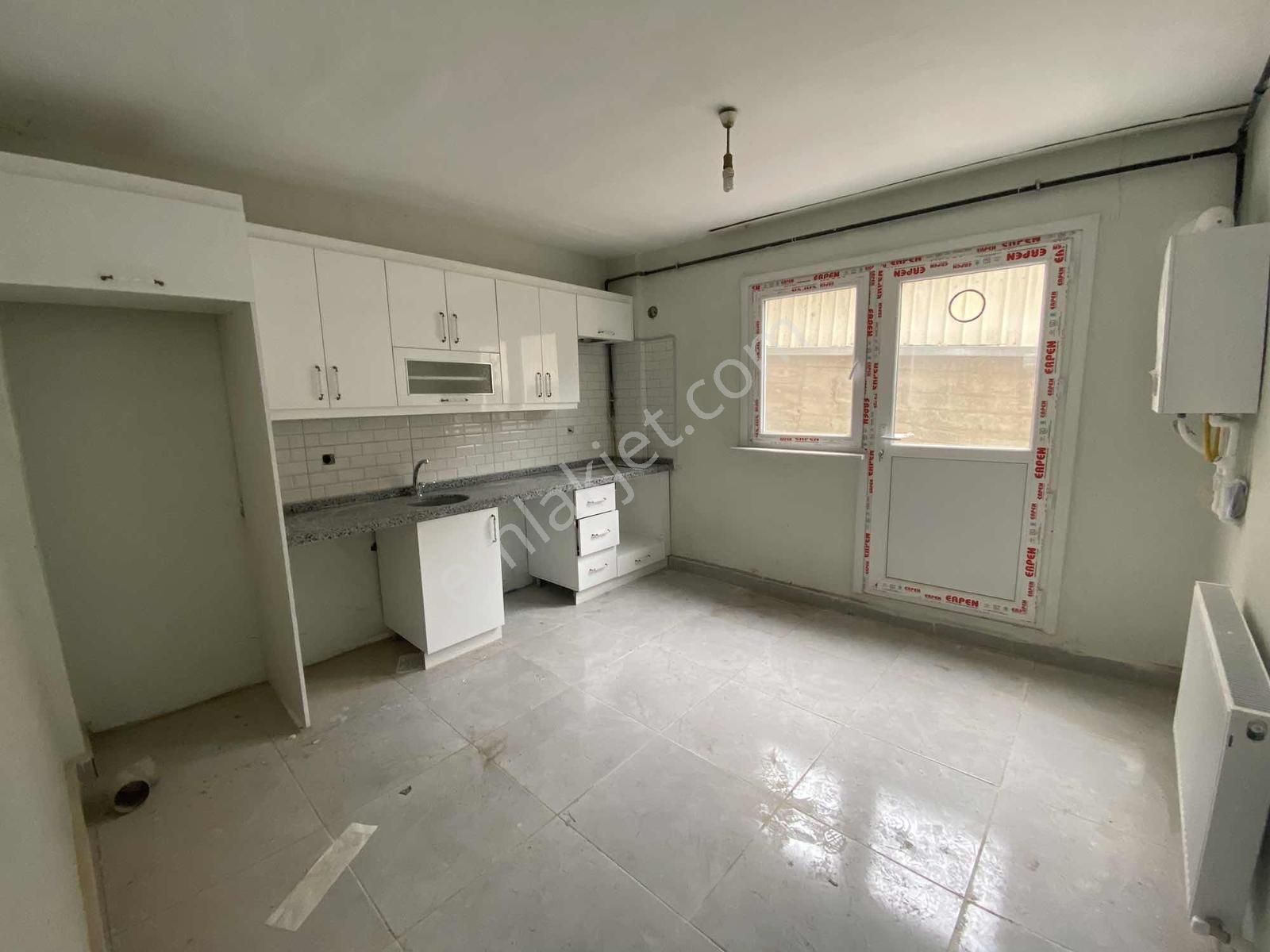 Bolluca Emlak`tan Kiralık 2+1 Giriş Daire 90m2 Bekara Uygundur