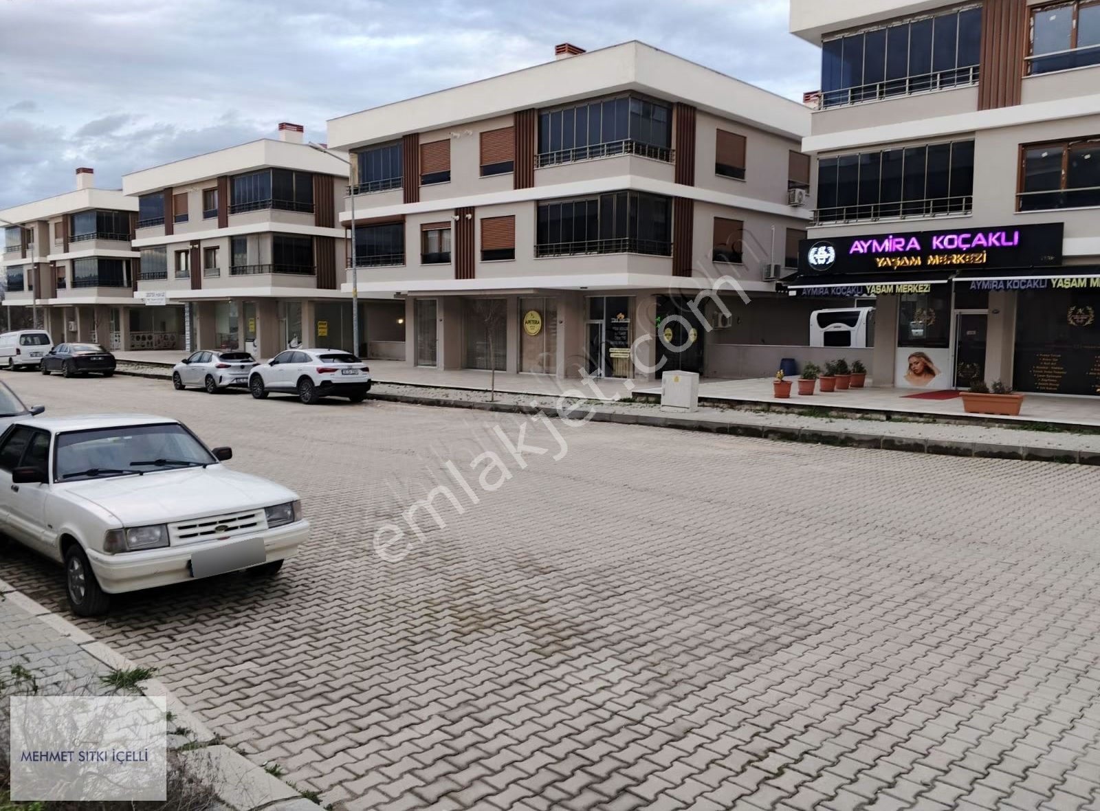 Güneş Gayrimenkulden Kafeler Sokağı Yakını