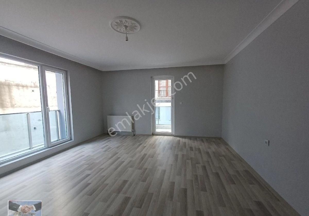 Kalekışladan Cadde Yakını Asansörlü Yalıtımlı Kiralık 3+1daire