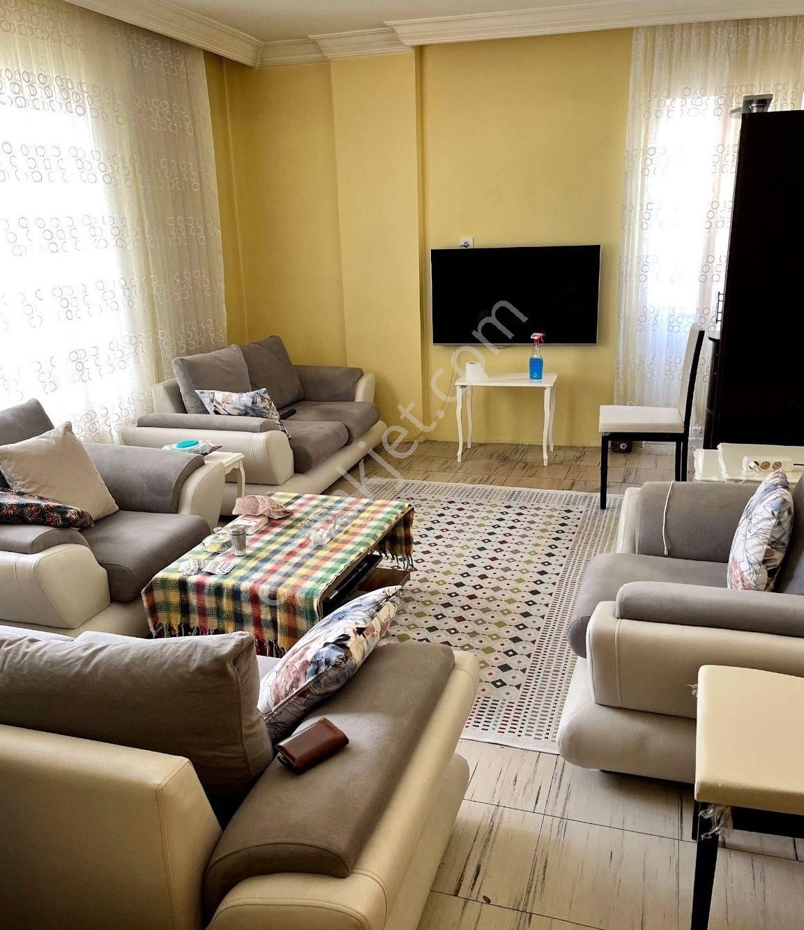 Cihandan Merkezi Konumda Özlem Ve Estergon Caddesi Paralel