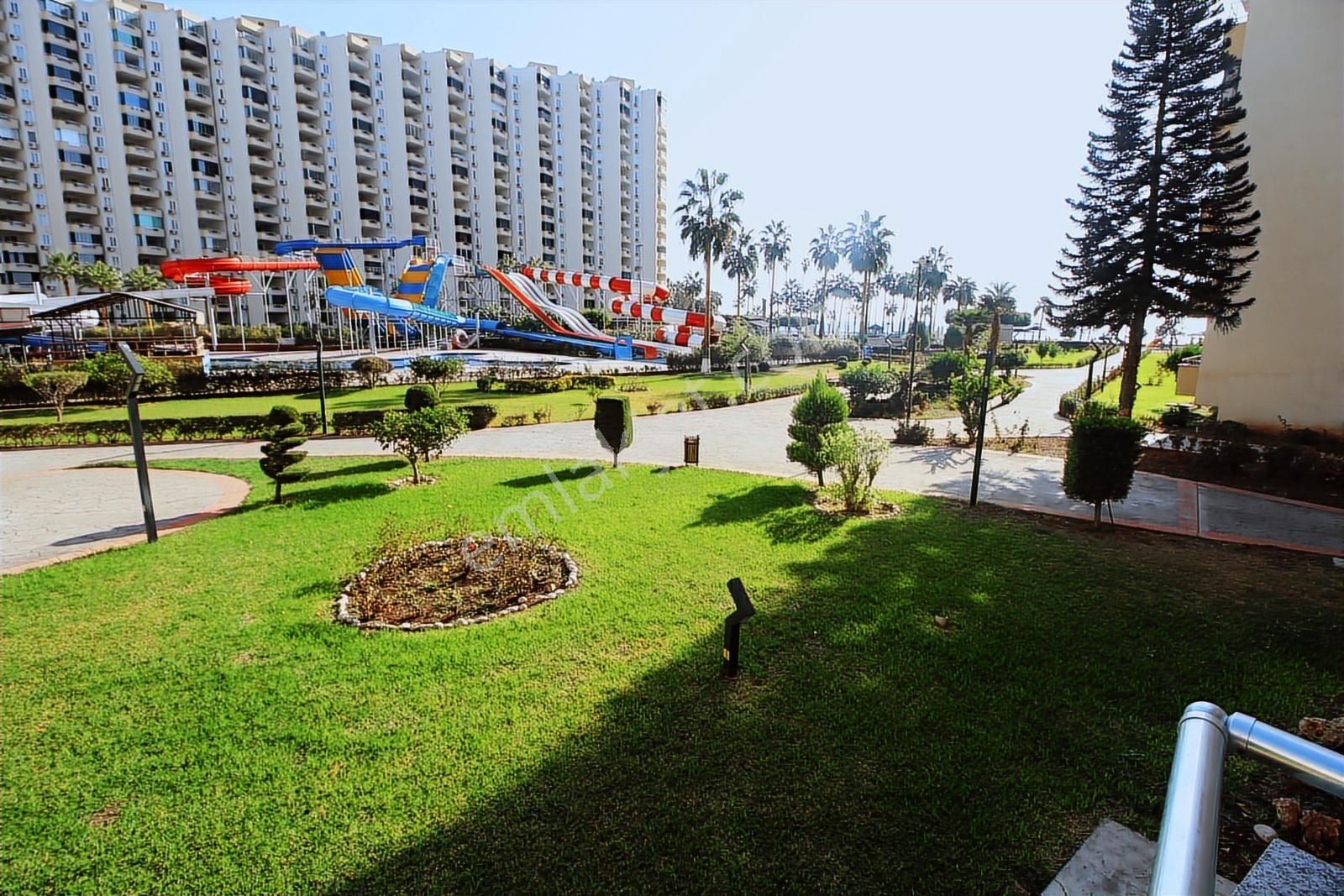 İdol'den Liparis 5'de Havuz-deniz Manzaralı Full Eşyalı 2+1