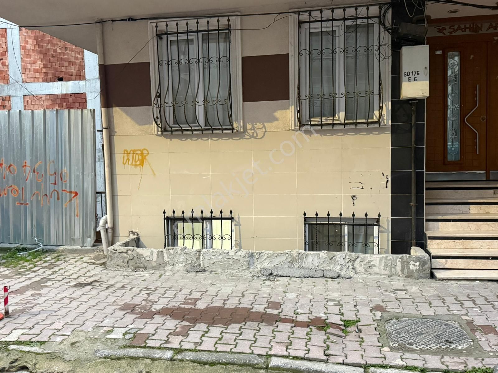 Yıldız Dan Necipfazıl Lisesi Yakını Yatırımlık Kredili 2+1 Bahçe Kat Daire