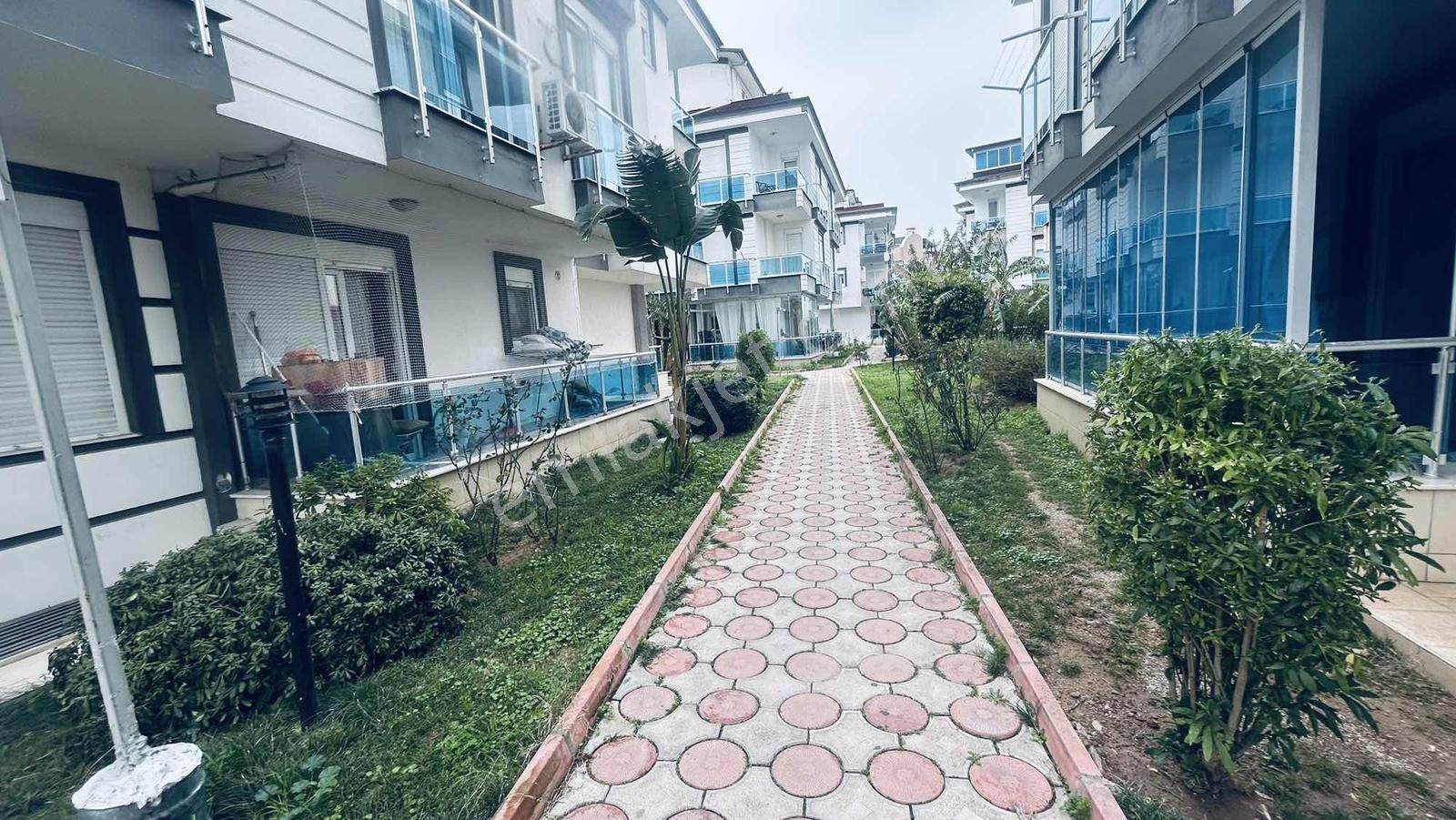 Güzelobada Güvenlikli Havuzlu Sitede Kiralık 1+1 Daire - Görsel 31