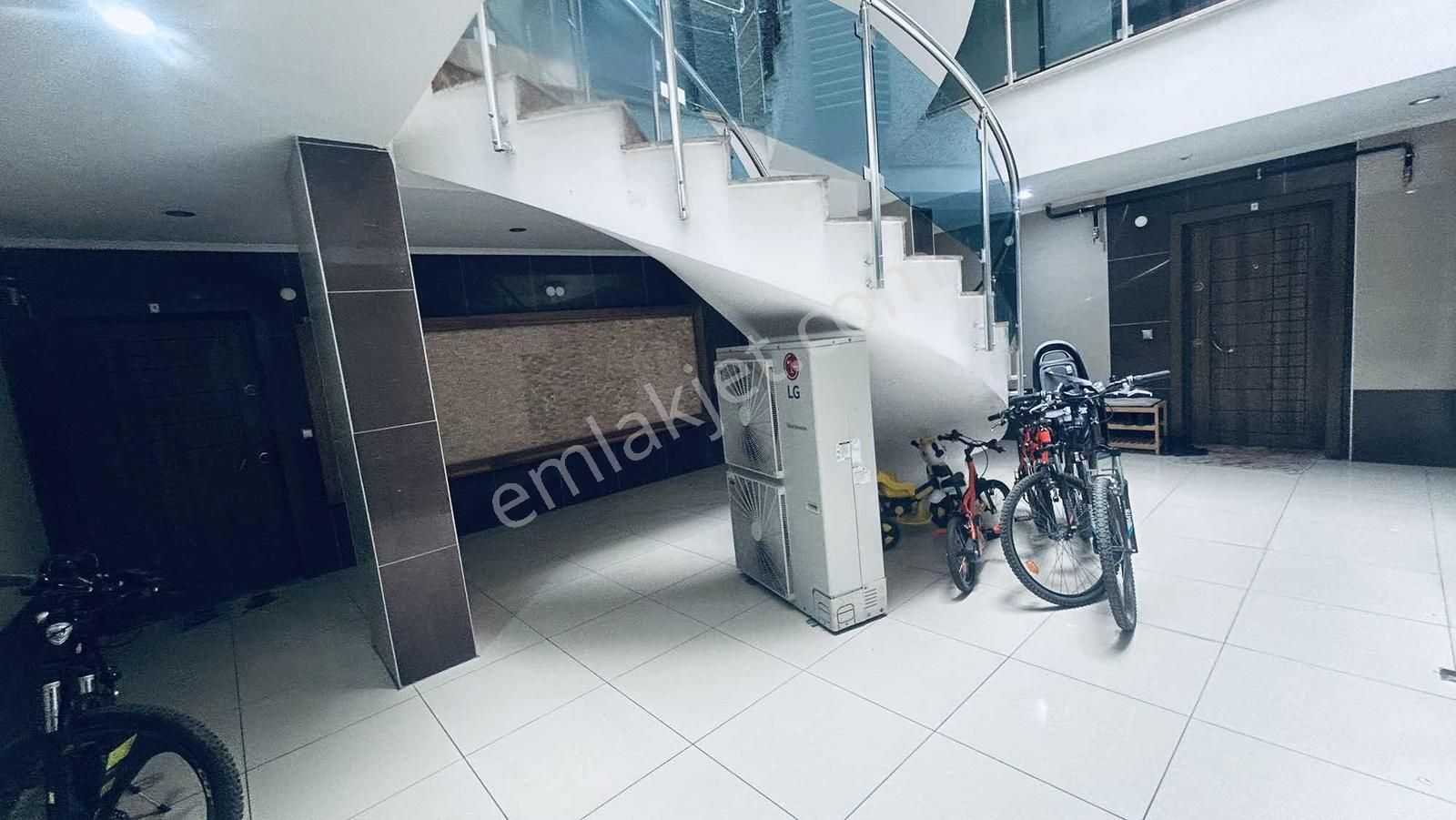 Güzelobada Güvenlikli Havuzlu Sitede Kiralık 1+1 Daire - Görsel 35
