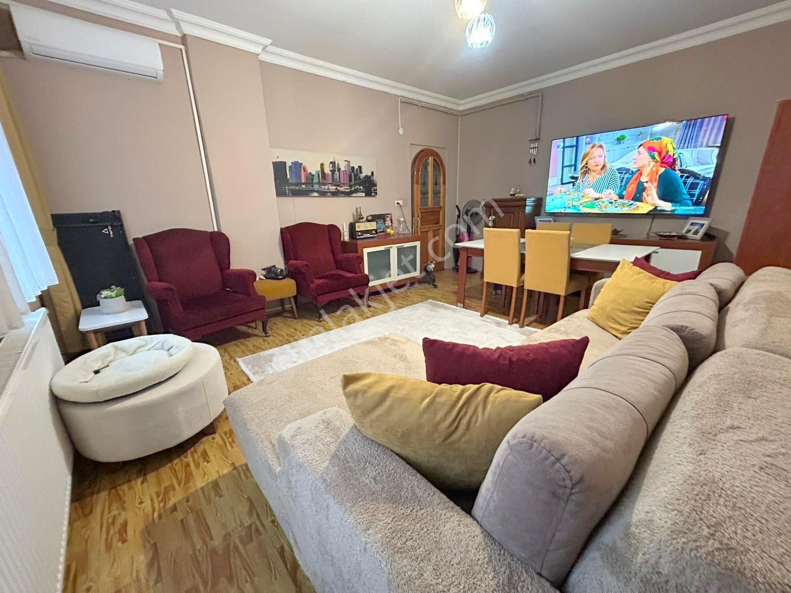 Beykoz R.bahçe Ana Cadde Yakın 95 M 2+1 Yüksek Giriş Daire