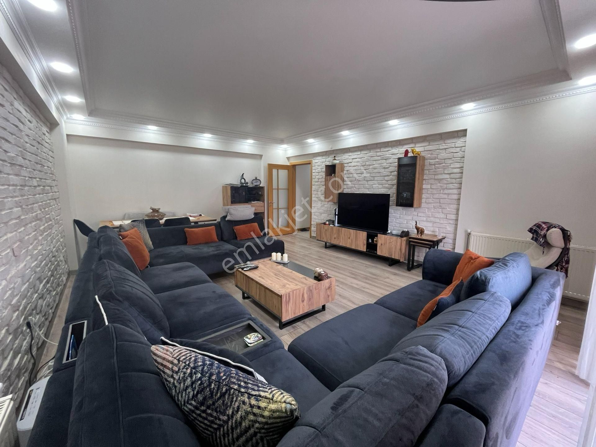 Hürriyet Mah. Krediye Uygun, Balkonlu, 1. Kat 3+1 Daire