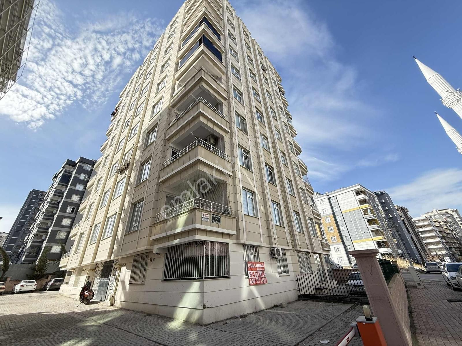 Acilll Yüksek Balkonlu Ön Cephe 2+1