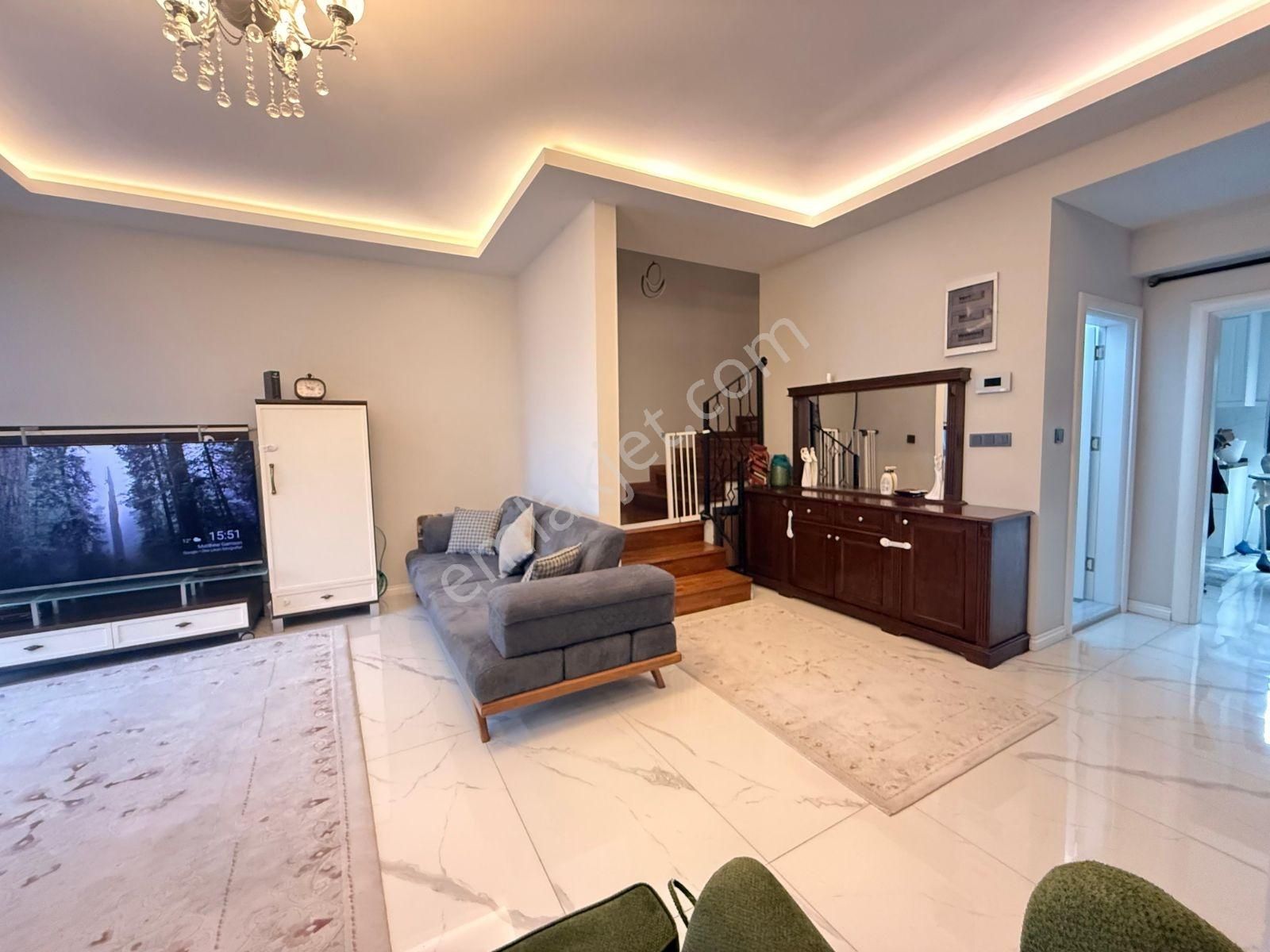 B.m Real Estate Satılık 3 Katlı Bahçelı Mustakıl Ev - Görsel 3