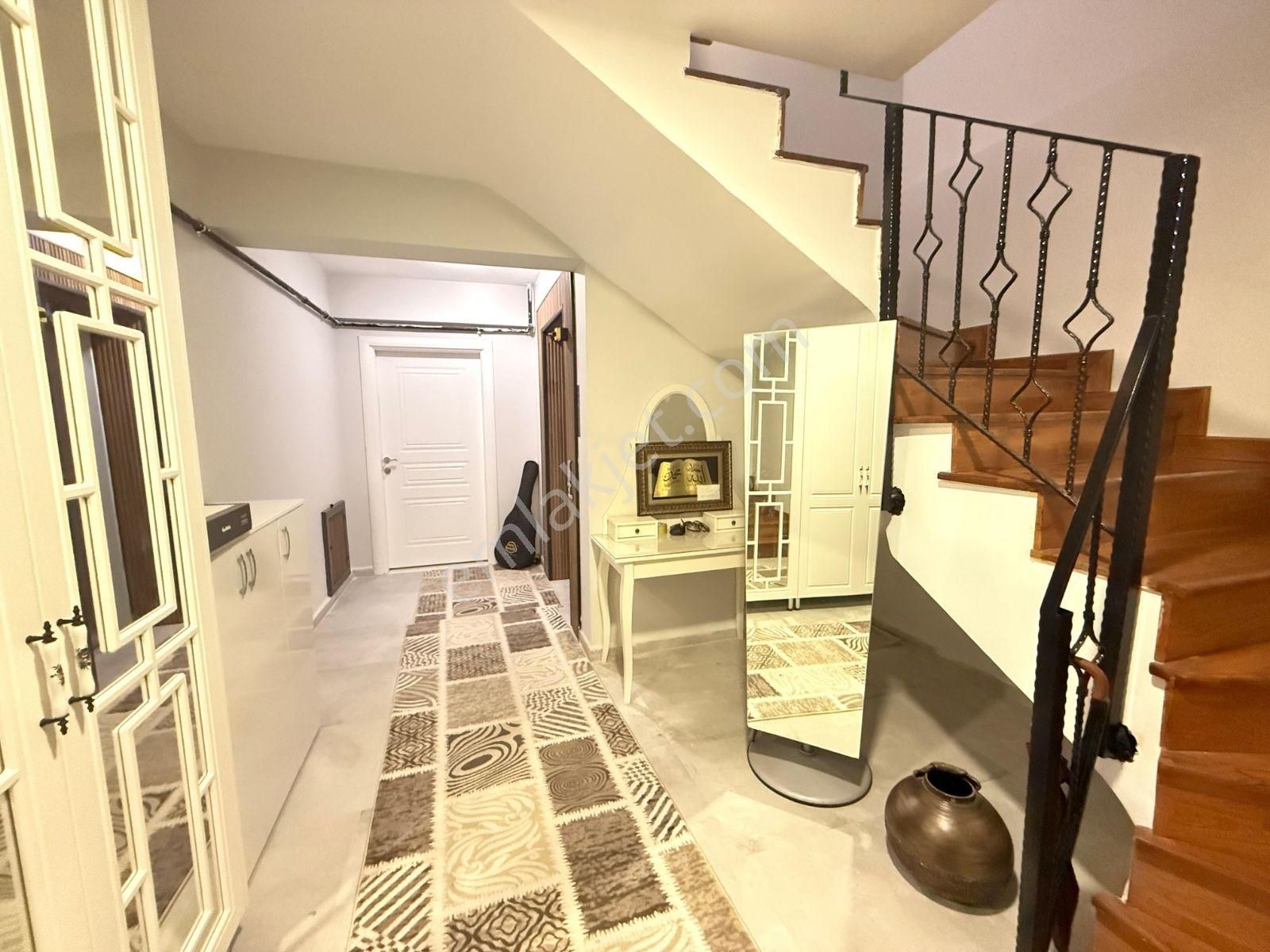 B.m Real Estate Satılık 3 Katlı Bahçelı Mustakıl Ev - Görsel 6