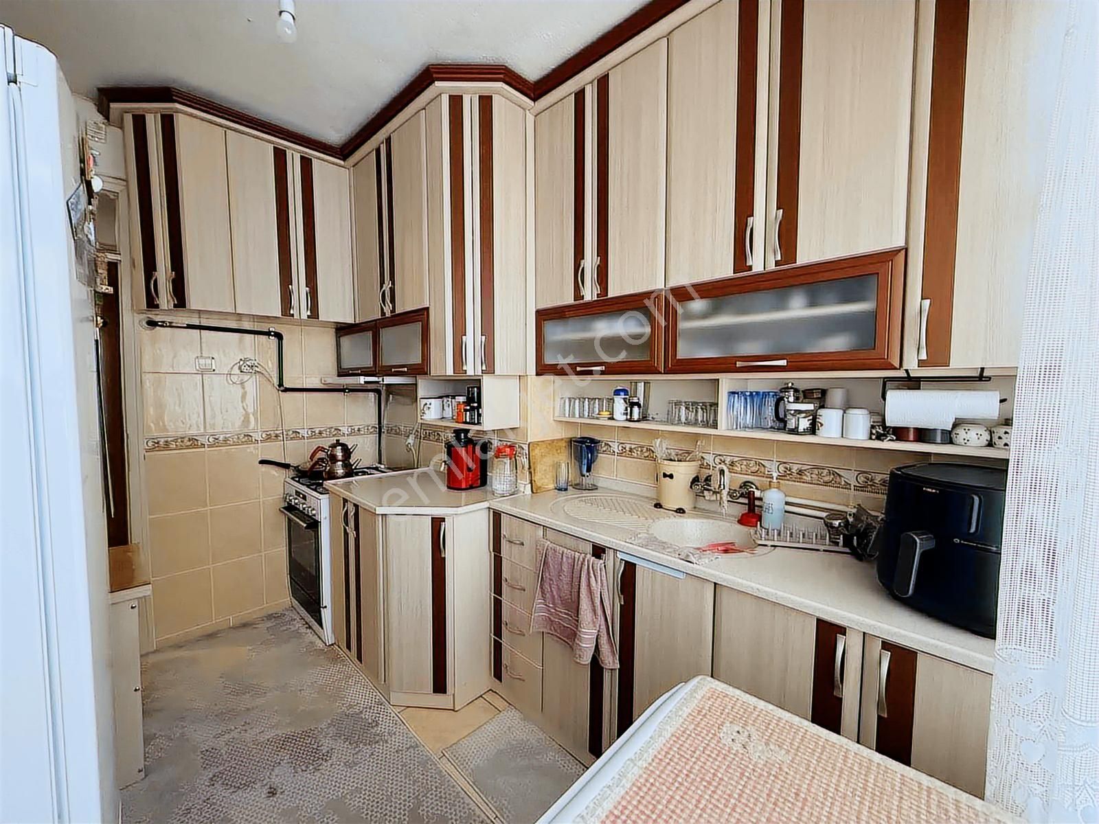 Ferhuniye Mah. Sultanşah Caddesinde Yenilenmiş 3+1 Geniş Daire