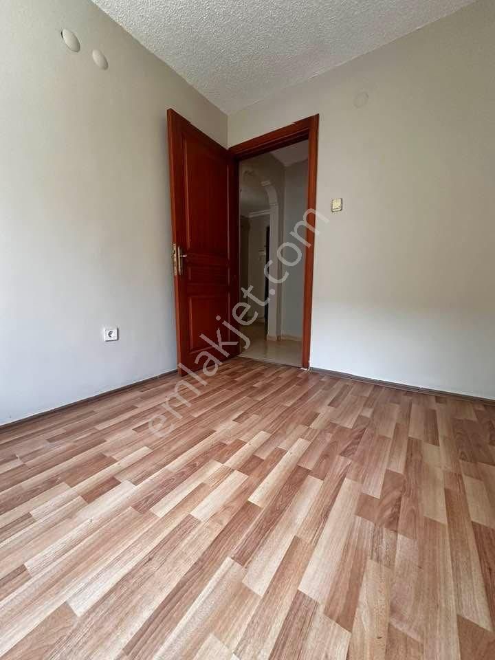 E.n.f Emlaktan Kiralık Daire İçerenköy Adem Sokak 2+1 3.kat