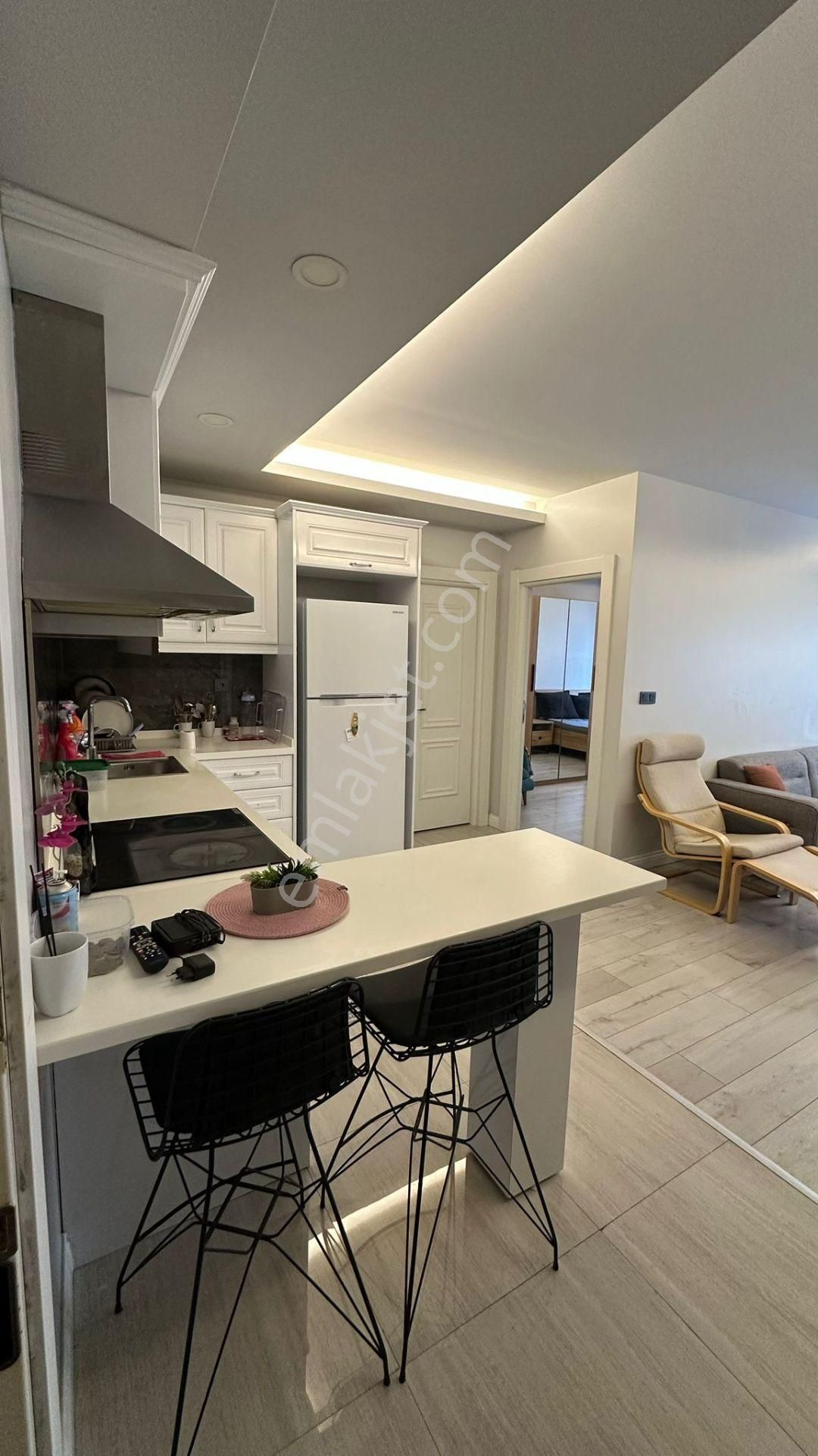 Esenyurt Cumhuriyet Mahallesi 1+1 Full Eşyalı Kiralık Daire Site İçerisinde Balkonlu Şehir Manzaralı - Görsel 9