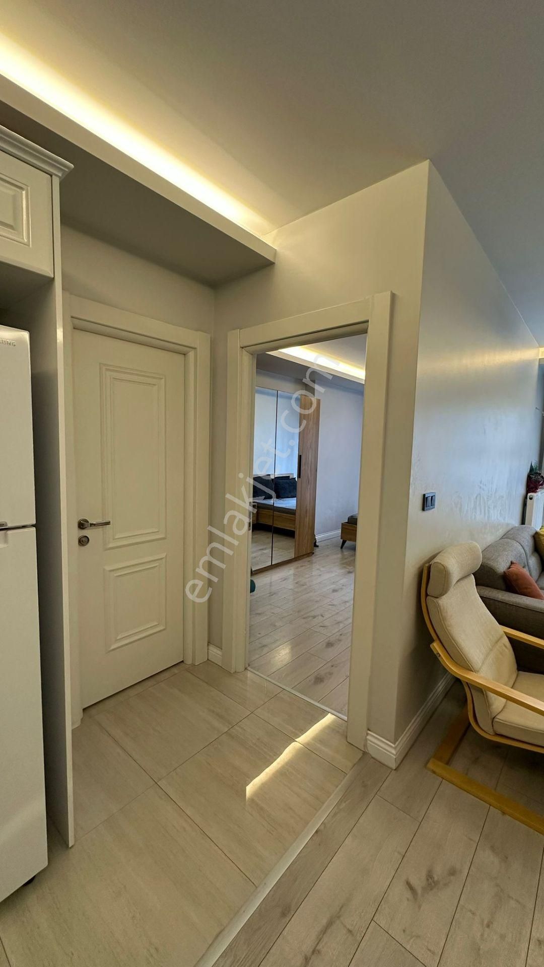 Esenyurt Cumhuriyet Mahallesi 1+1 Full Eşyalı Kiralık Daire Site İçerisinde Balkonlu Şehir Manzaralı - Görsel 8