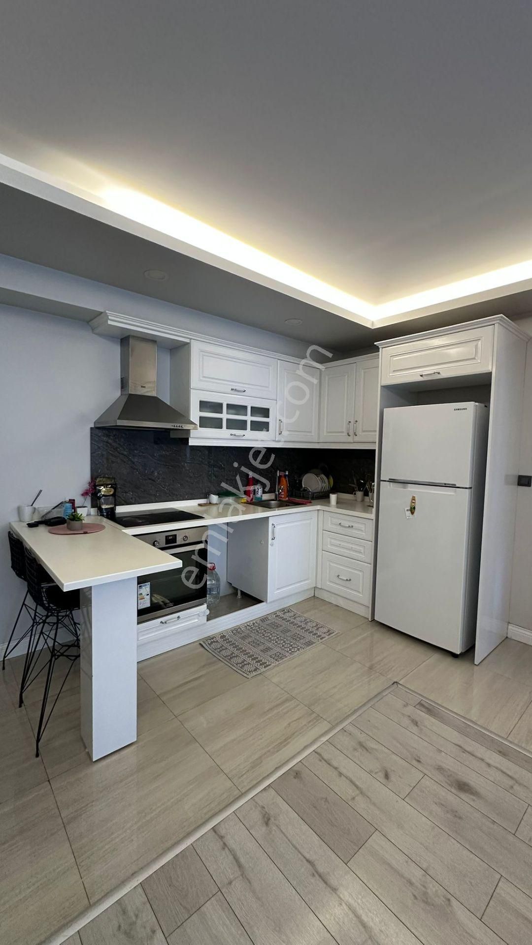 Esenyurt Cumhuriyet Mahallesi 1+1 Full Eşyalı Kiralık Daire Site İçerisinde Balkonlu Şehir Manzaralı - Görsel 2