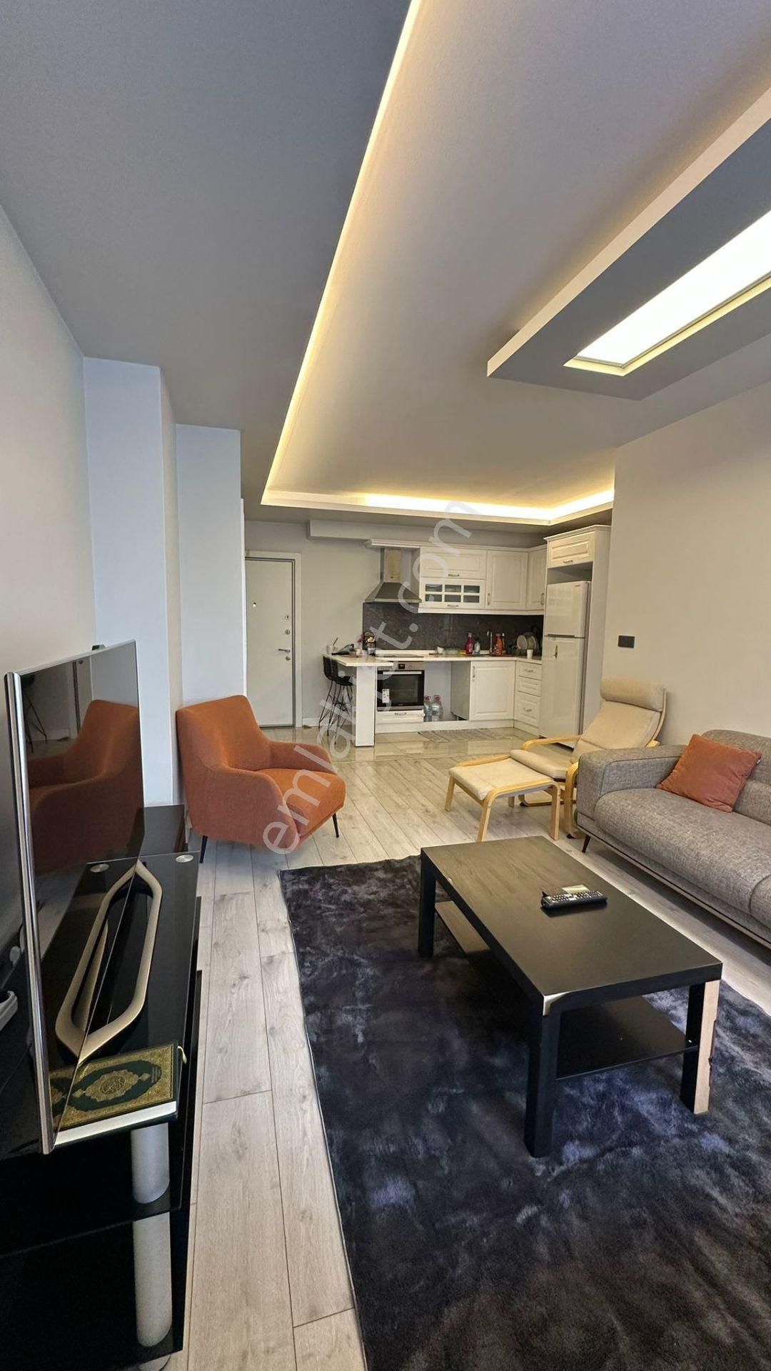 Esenyurt Cumhuriyet Mahallesi 1+1 Full Eşyalı Kiralık Daire Site İçerisinde Balkonlu Şehir Manzaralı