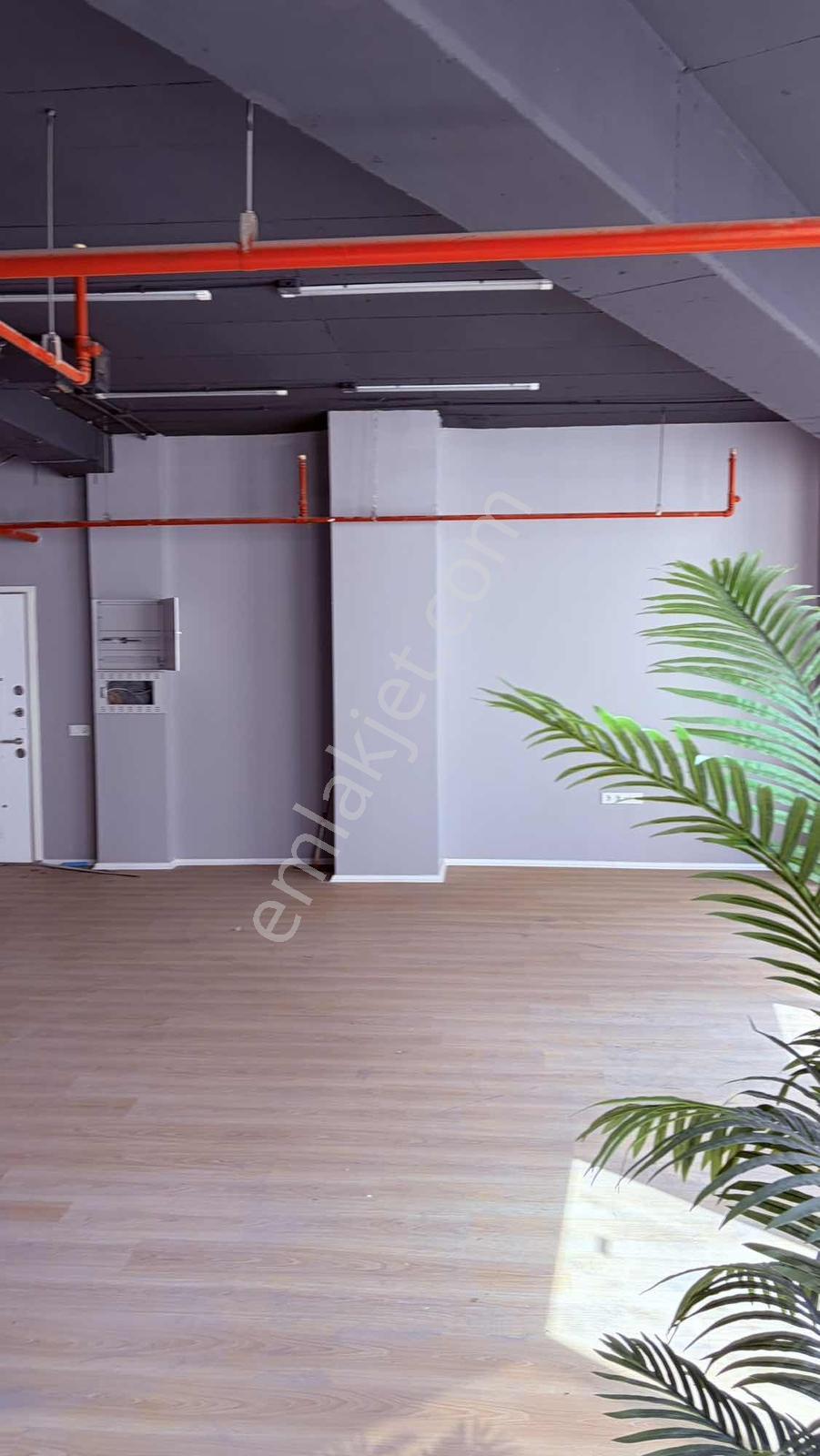 Emlakyap Tan Karat34 Te Satılık 102m2 Prestijli Plaza Ofisi
