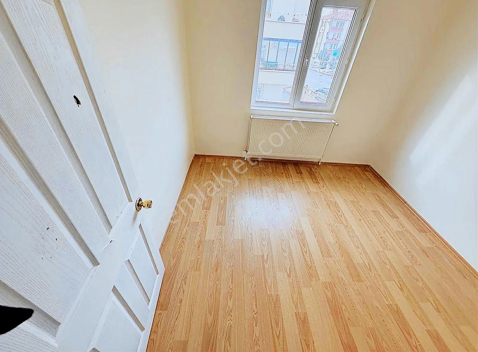 Bahçelievler'de Kiralık 3+1 Daire - Cadde Üzeri, 120m² - Görsel 4