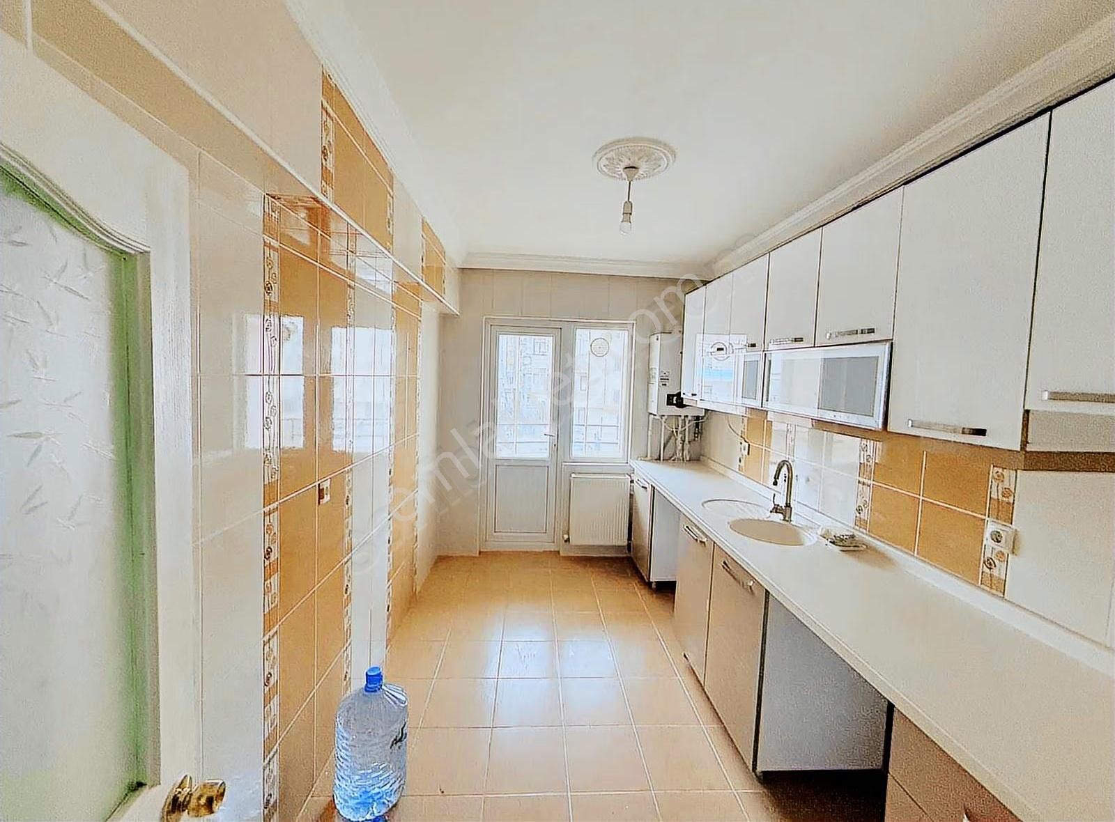 Bahçelievler'de Kiralık 3+1 Daire - Cadde Üzeri, 120m² - Görsel 8
