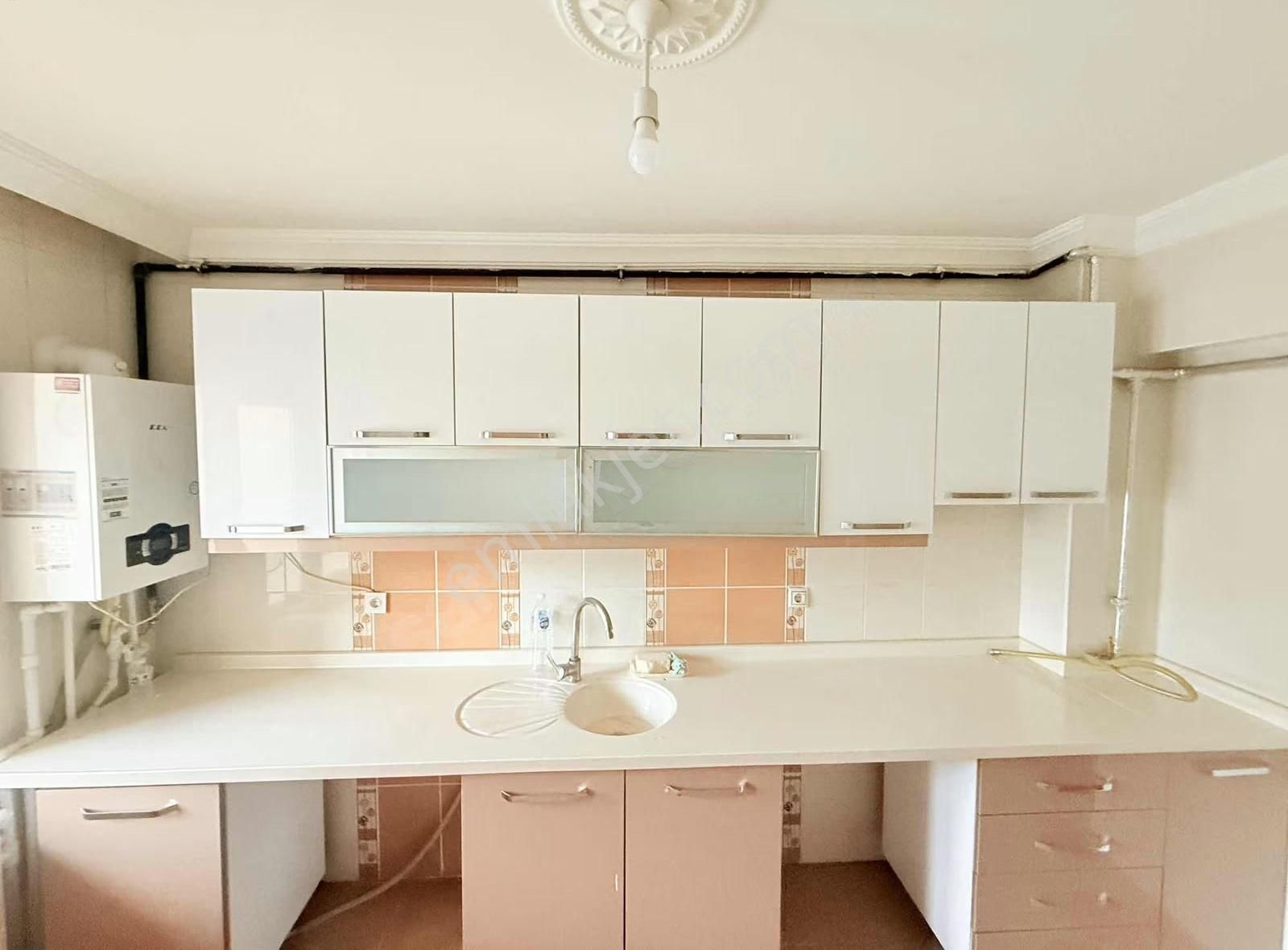 Bahçelievler'de Kiralık 3+1 Daire - Cadde Üzeri, 120m²