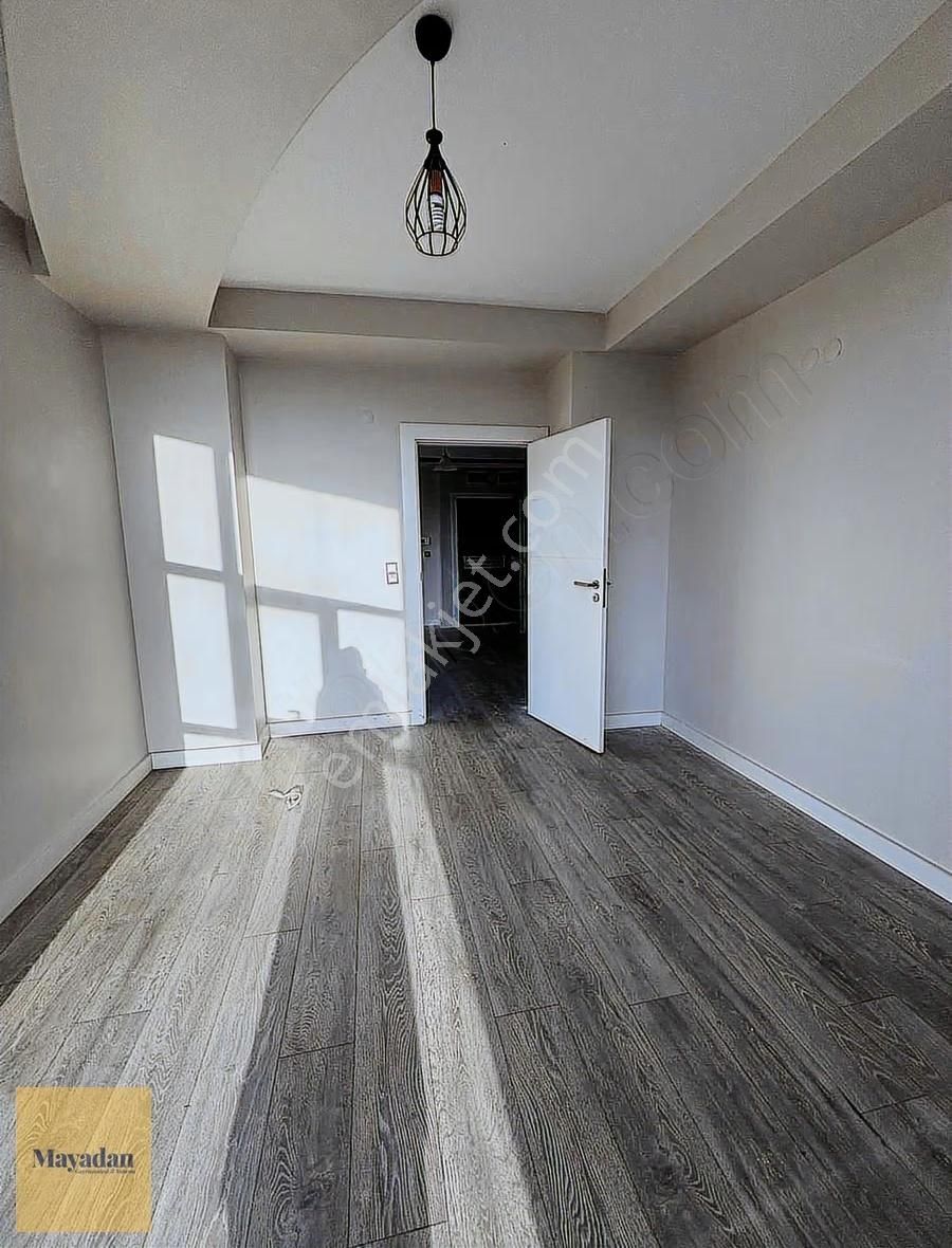 Mayadan Gyo Corner Plazada Ön Cephe Köşe Kiralık Ofis Yada Daire - Görsel 8