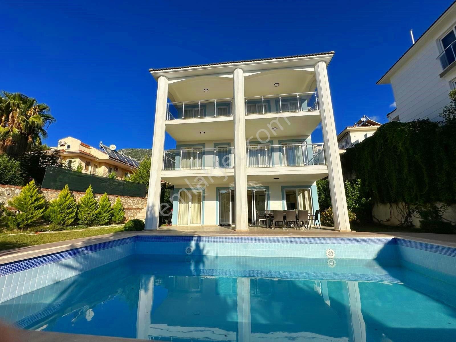 Ovacık'ta Ferah 4+1 Triplex Villa